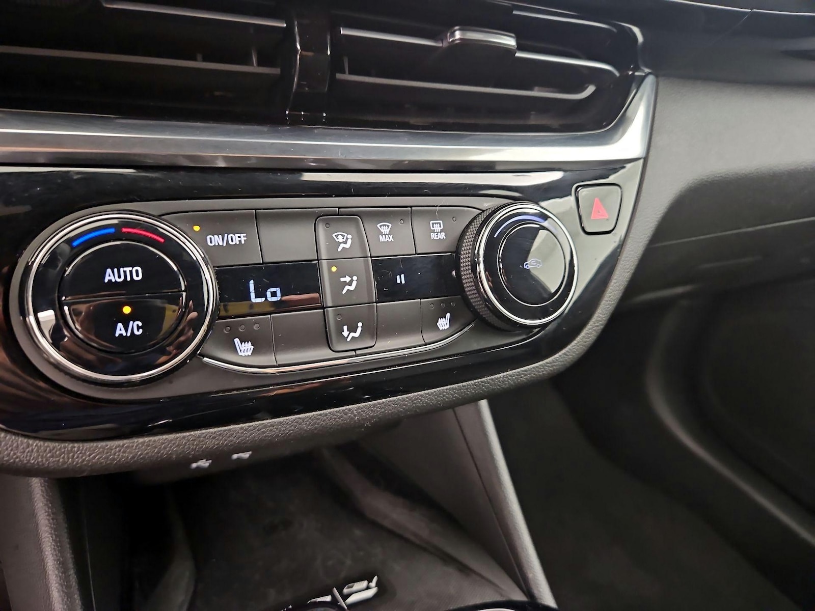 2024 Buick Envista Sport Touring - Photo 17