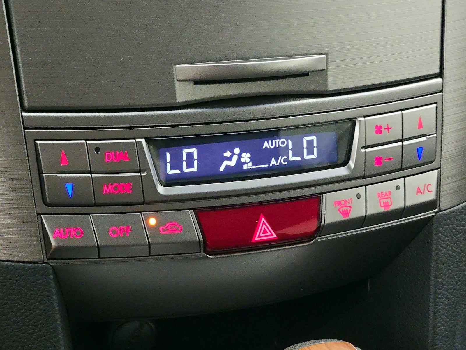 2014 Subaru Outback 2.5i Limited - Photo 17