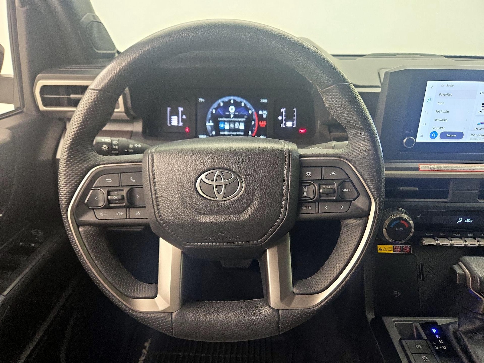 2025 Toyota Tacoma SR5 - Photo 11