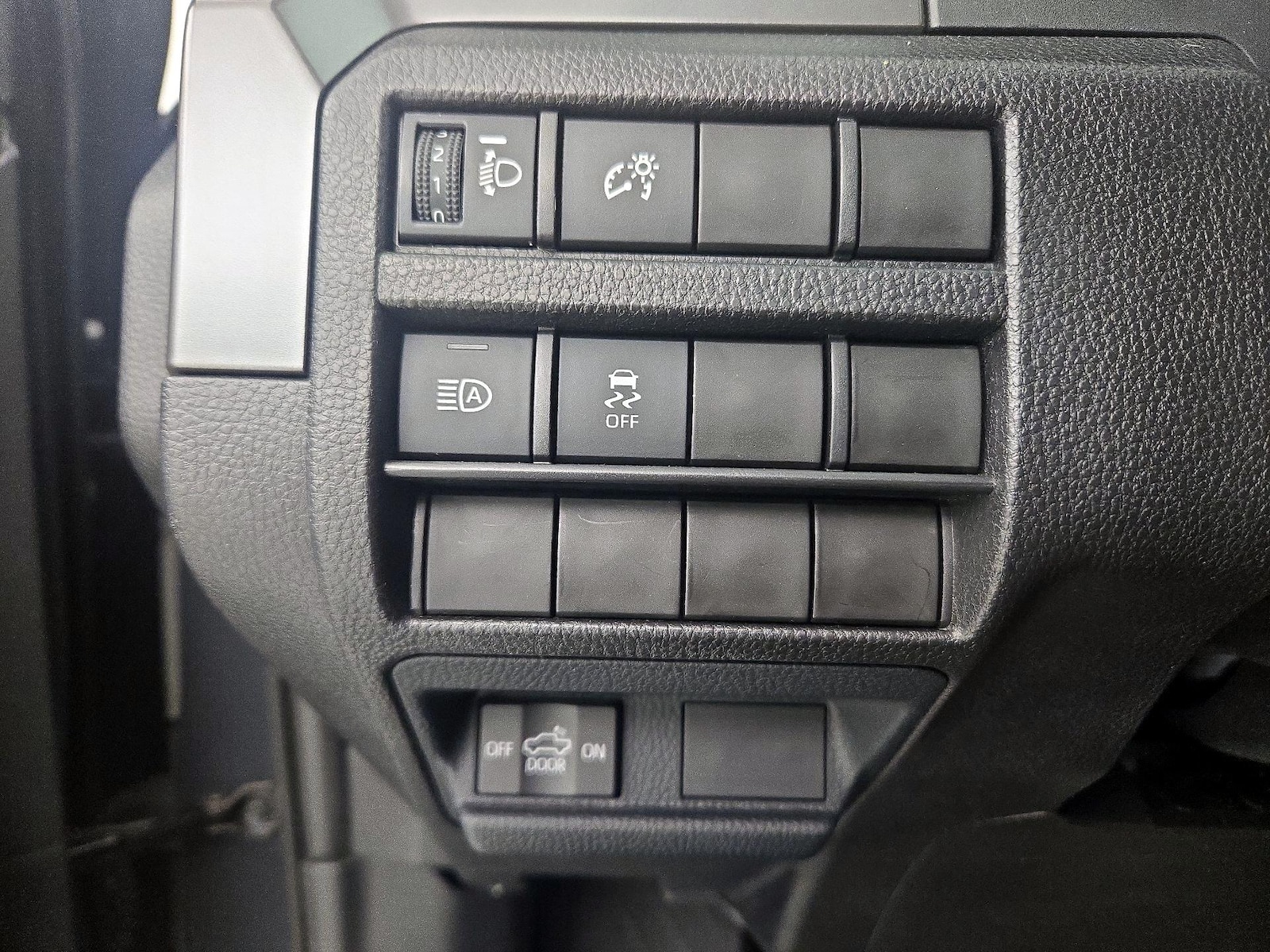 2025 Toyota Tacoma SR5 - Photo 14