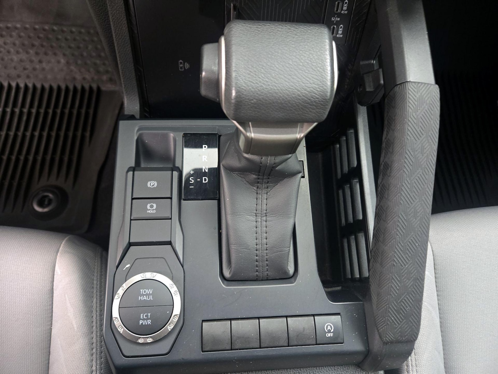 2025 Toyota Tacoma SR5 - Photo 18