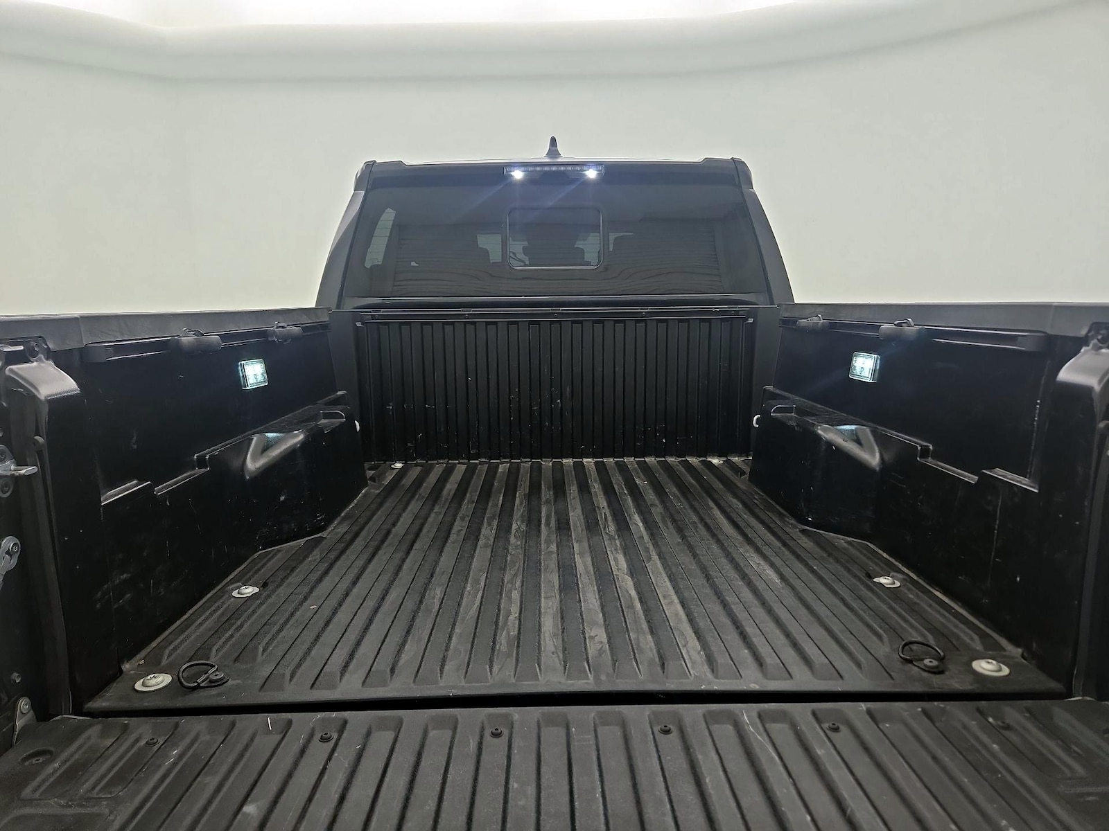 2025 Toyota Tacoma SR5 - Photo 21