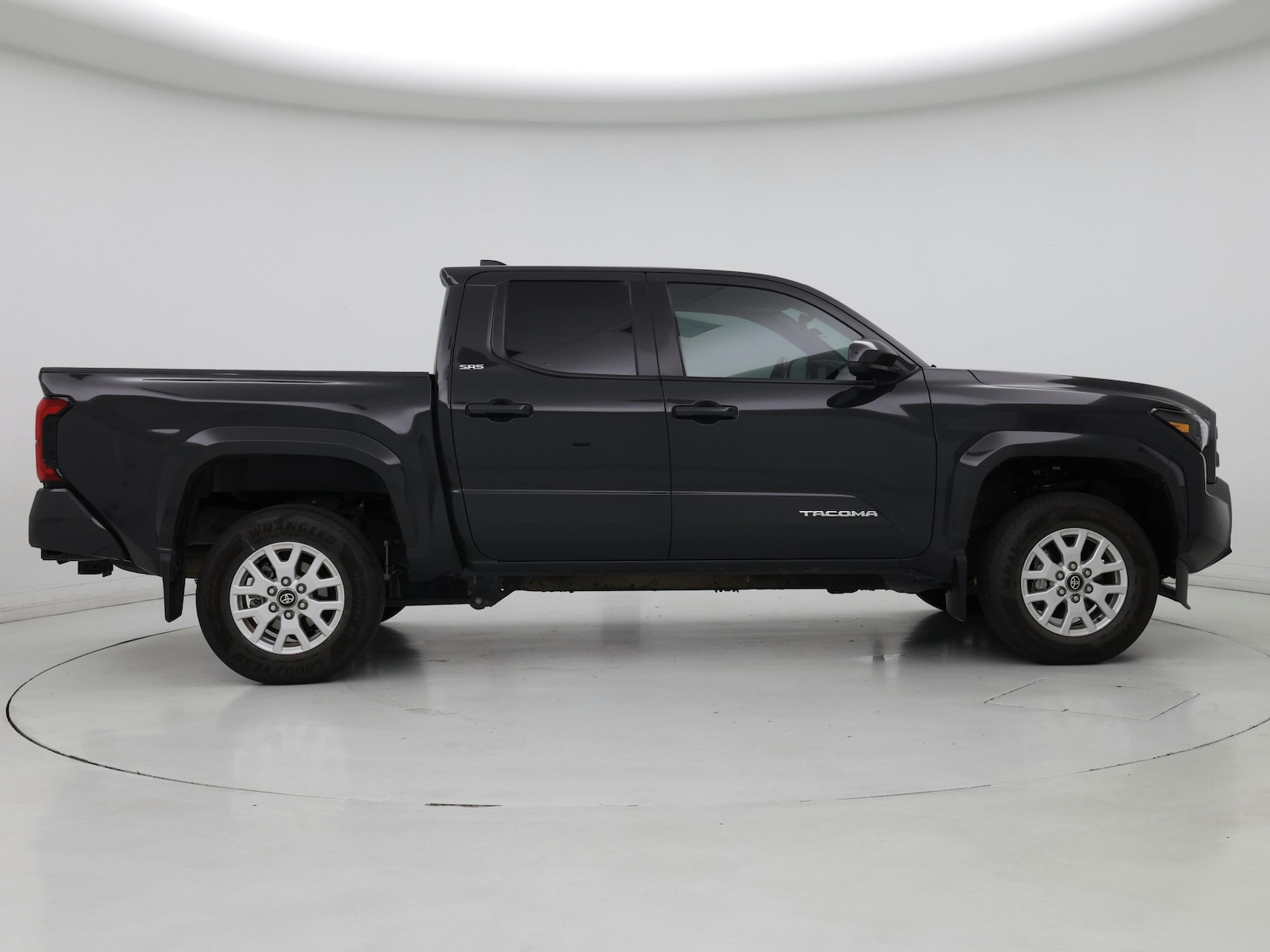 2025 Toyota Tacoma SR5 - Photo 8