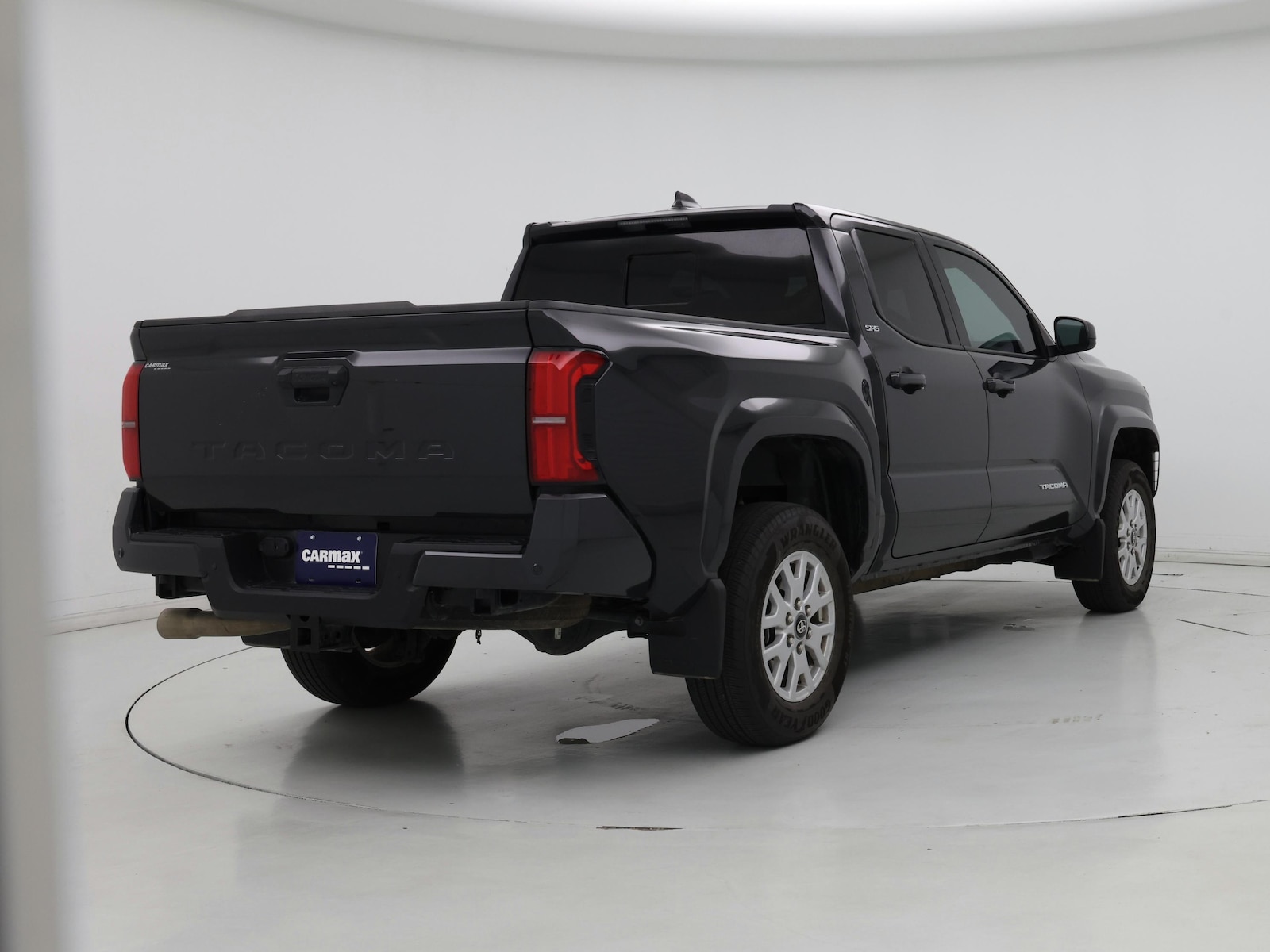 2025 Toyota Tacoma SR5 - Photo 9