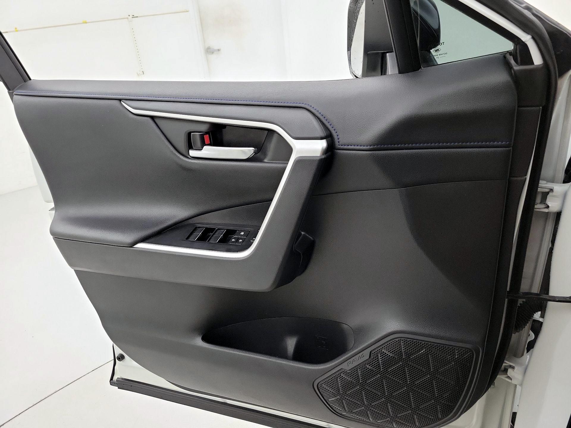 Thumbnail: 2021 Toyota RAV4 - 12