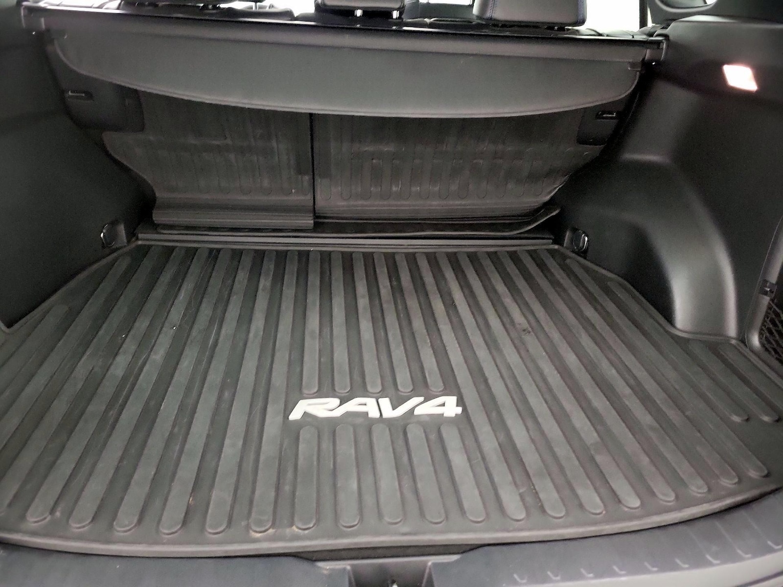 2021 Toyota RAV4 XSE - Photo 23