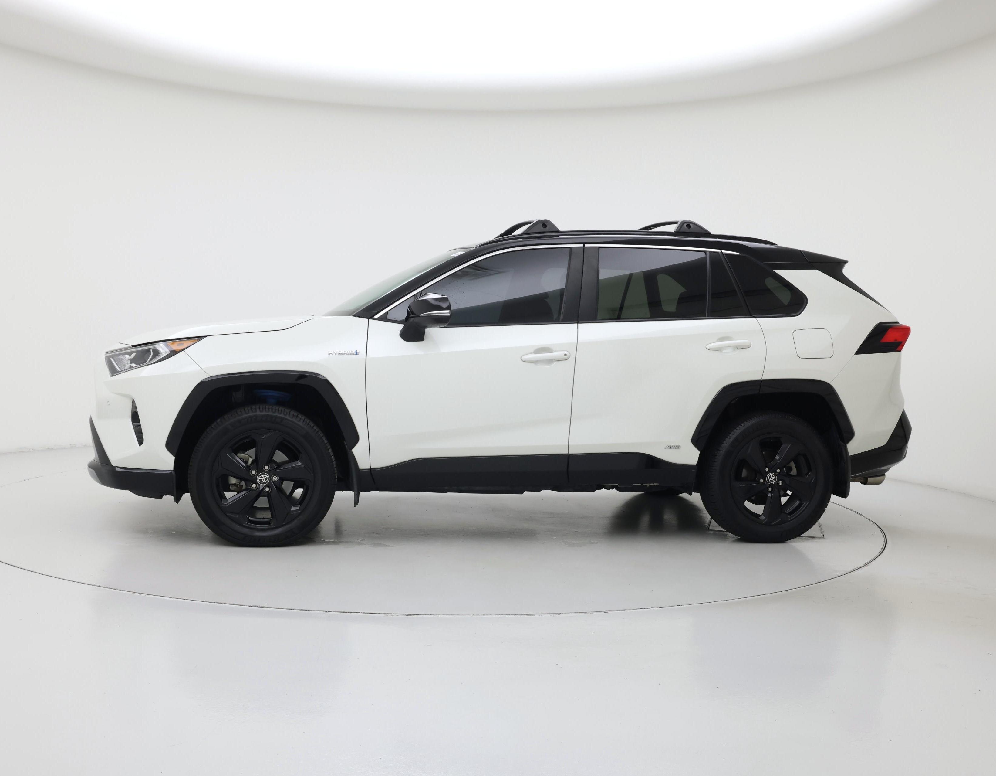 Thumbnail: 2021 Toyota RAV4 - 3