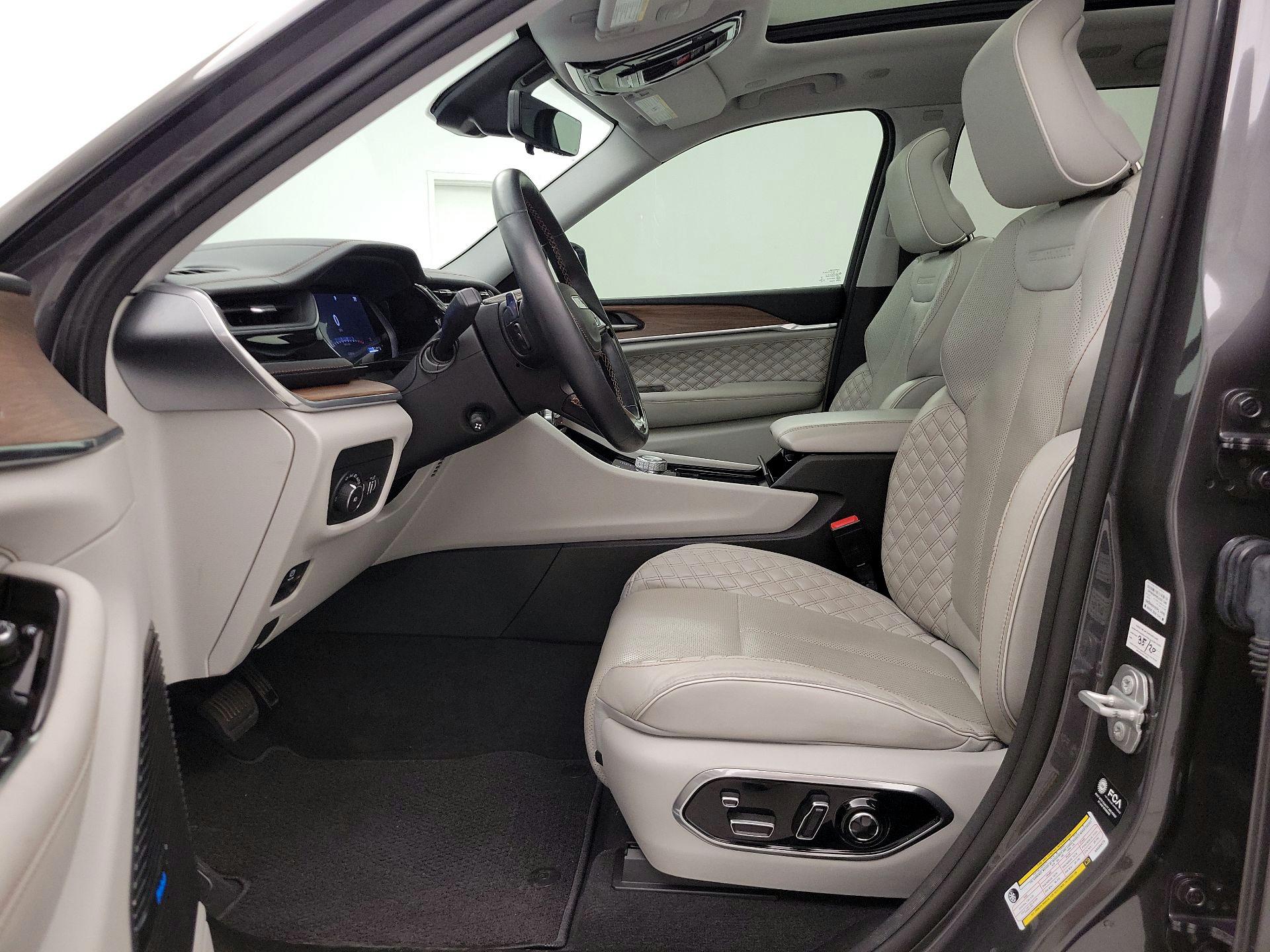 Thumbnail: 2022 Jeep Grand Cherokee - 11