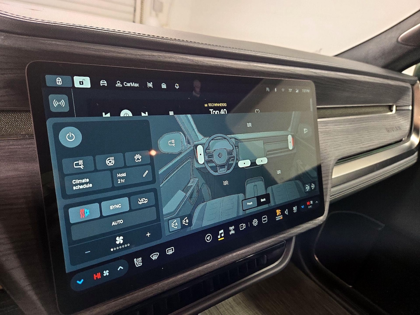 2023 Rivian R1T Adventure - Photo 17