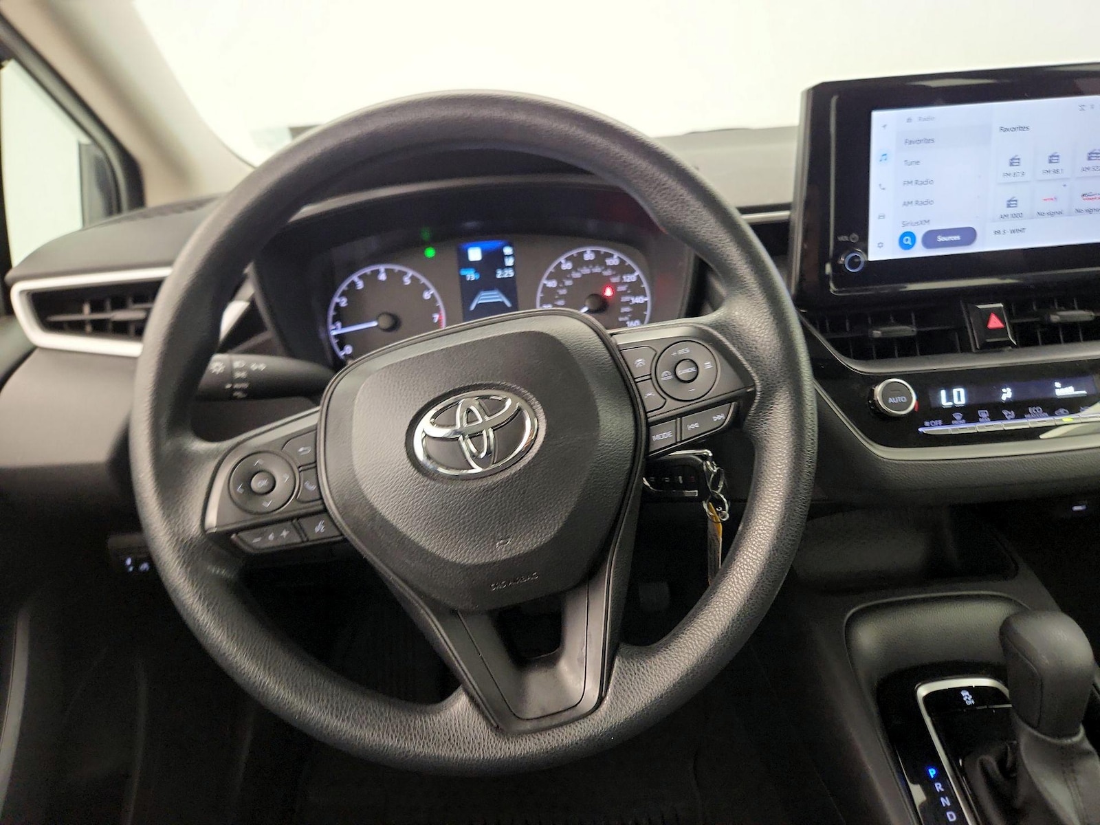 2025 Toyota Corolla LE - Photo 11