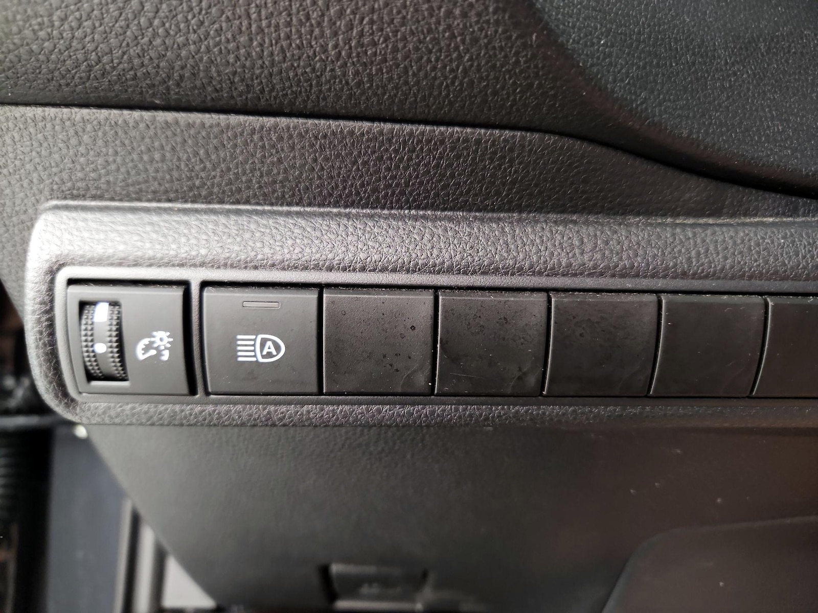2025 Toyota Corolla LE - Photo 14