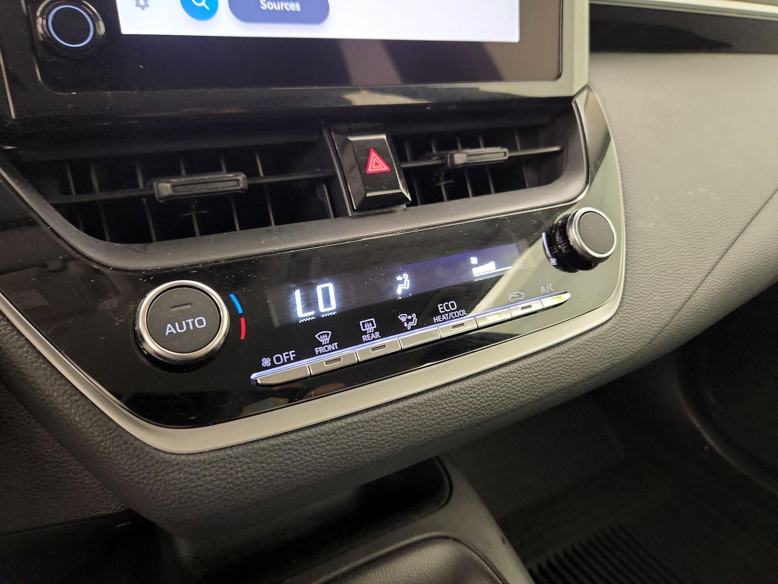 2025 Toyota Corolla LE - Photo 17