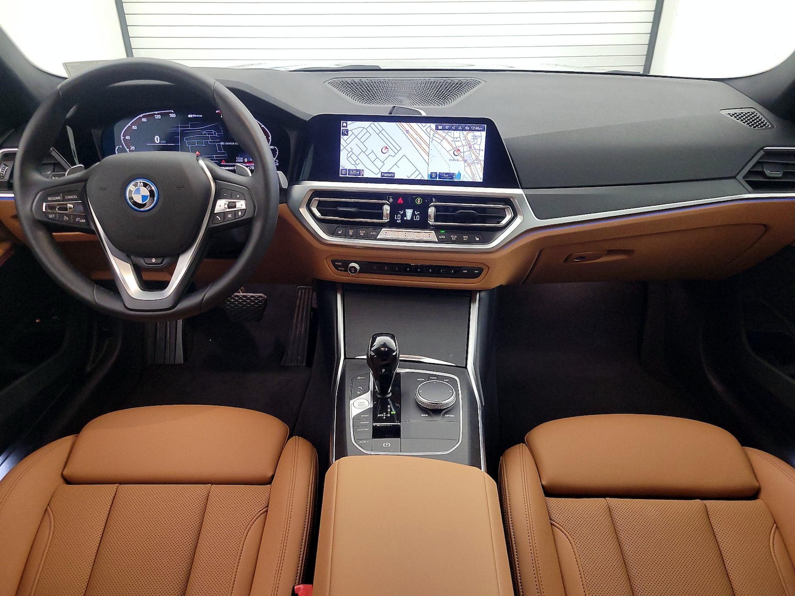 2022 BMW 3 Series 330e - Photo 10