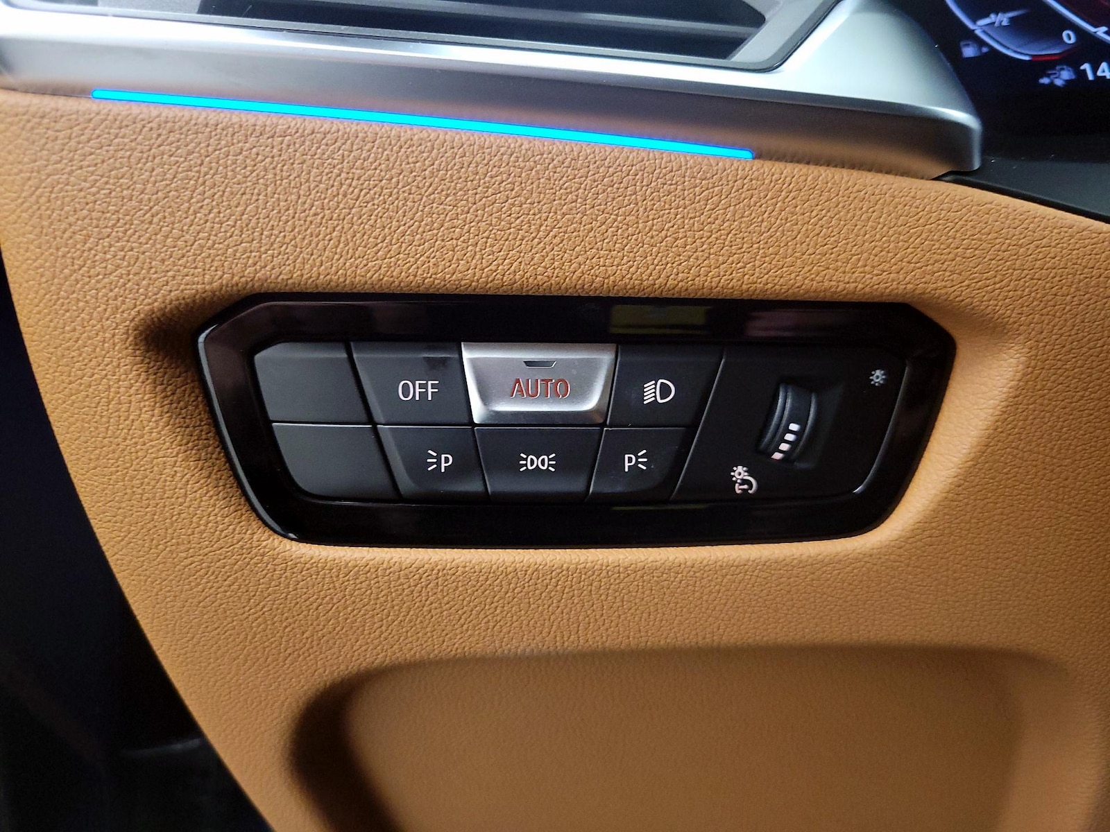2022 BMW 3 Series 330e - Photo 14
