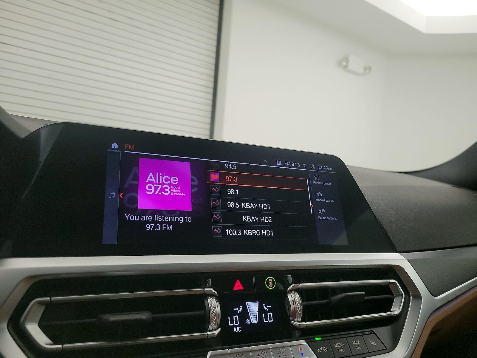 2022 BMW 3 Series 330e - Photo 17
