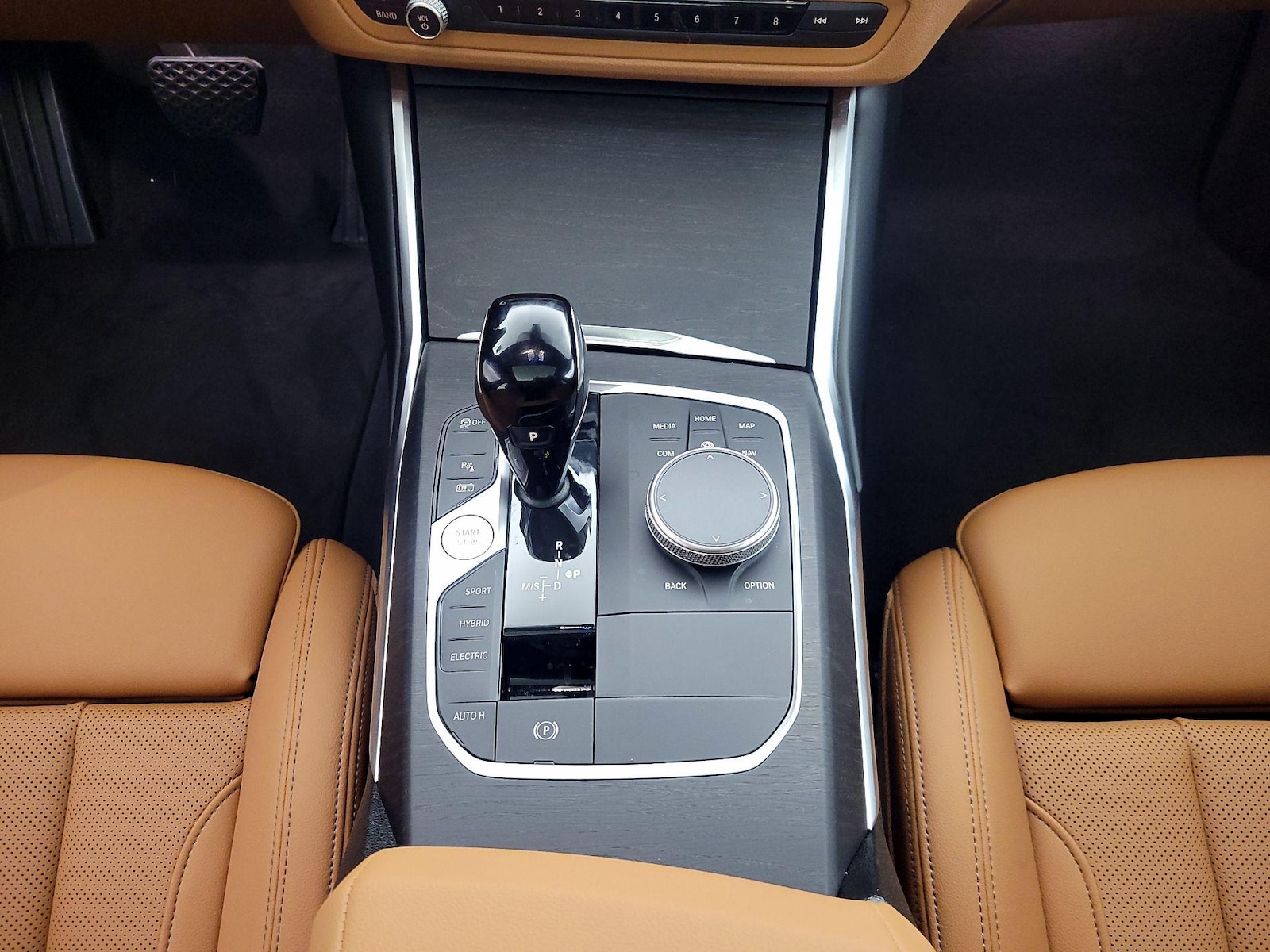 2022 BMW 3 Series 330e - Photo 19