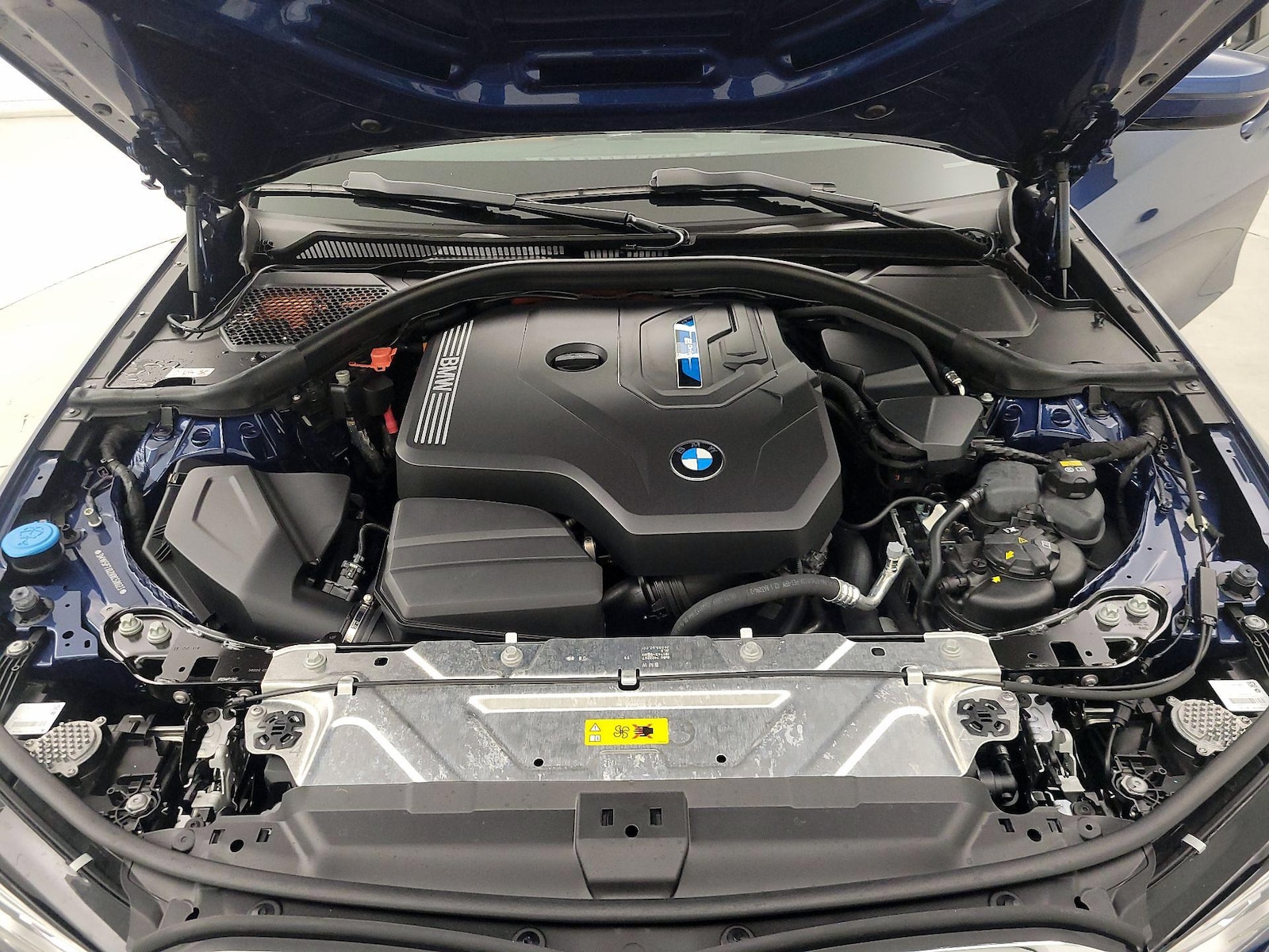 2022 BMW 3 Series 330e - Photo 23