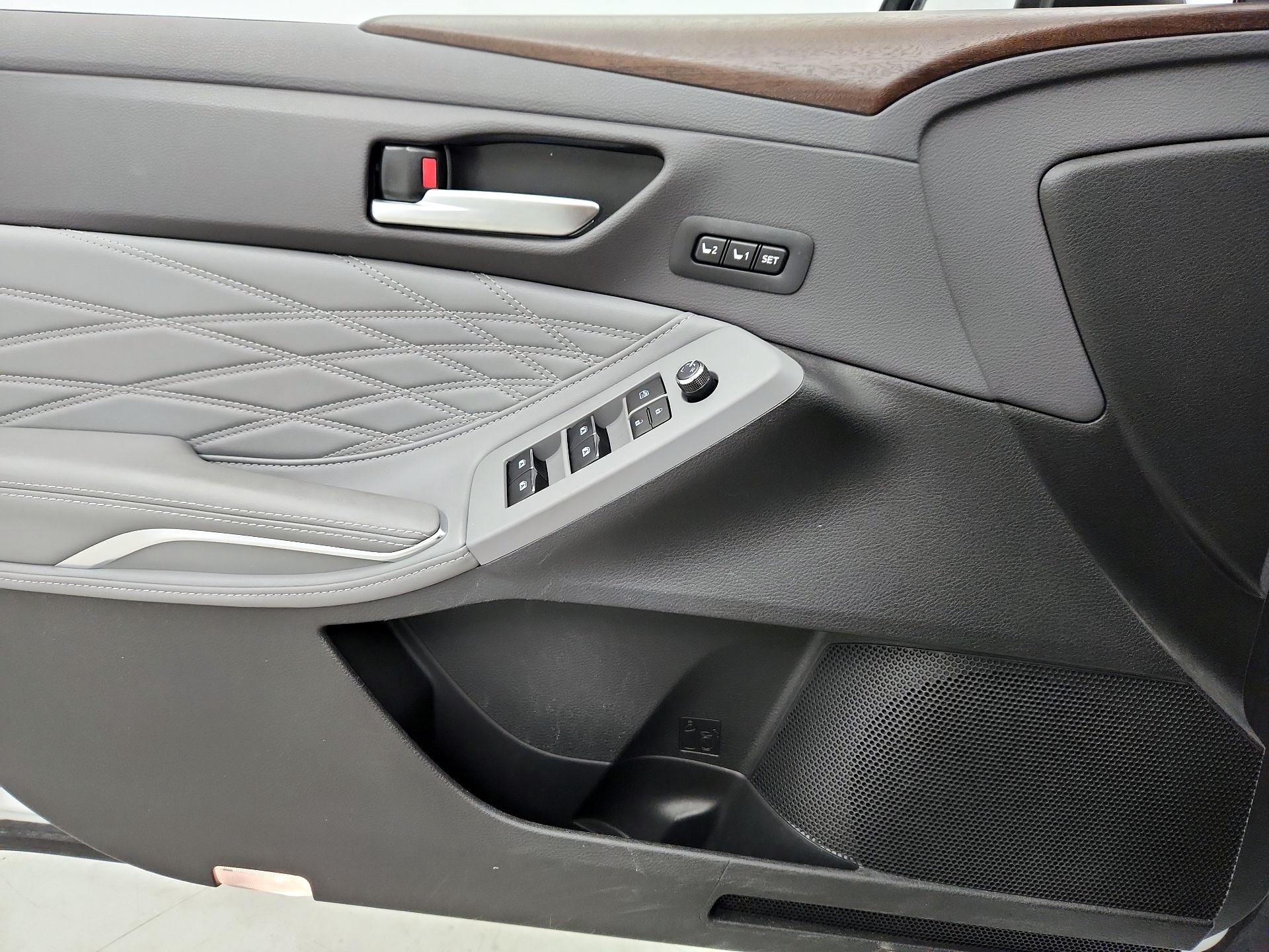 Thumbnail: 2019 Toyota Avalon - 12