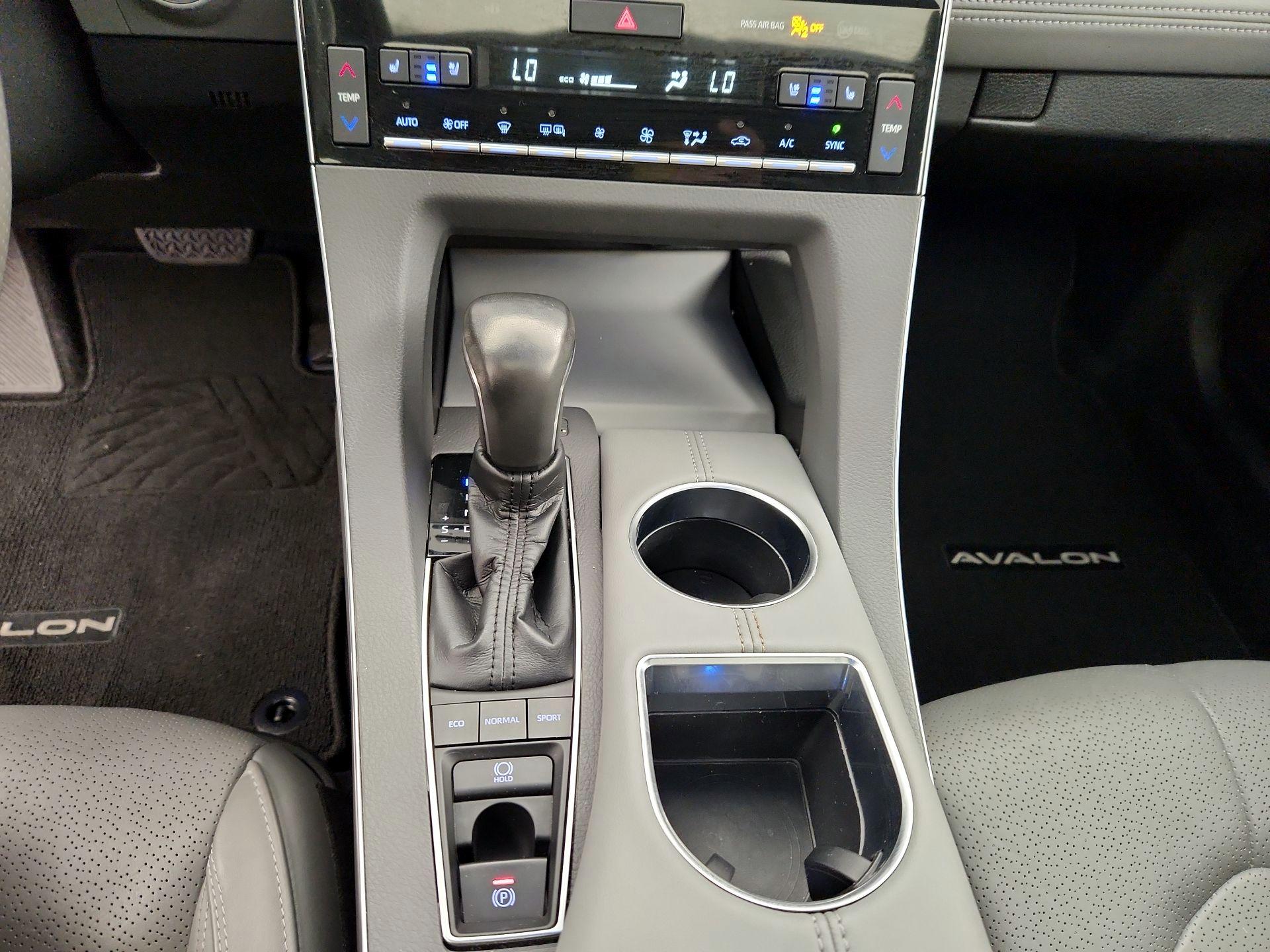 Thumbnail: 2019 Toyota Avalon - 18