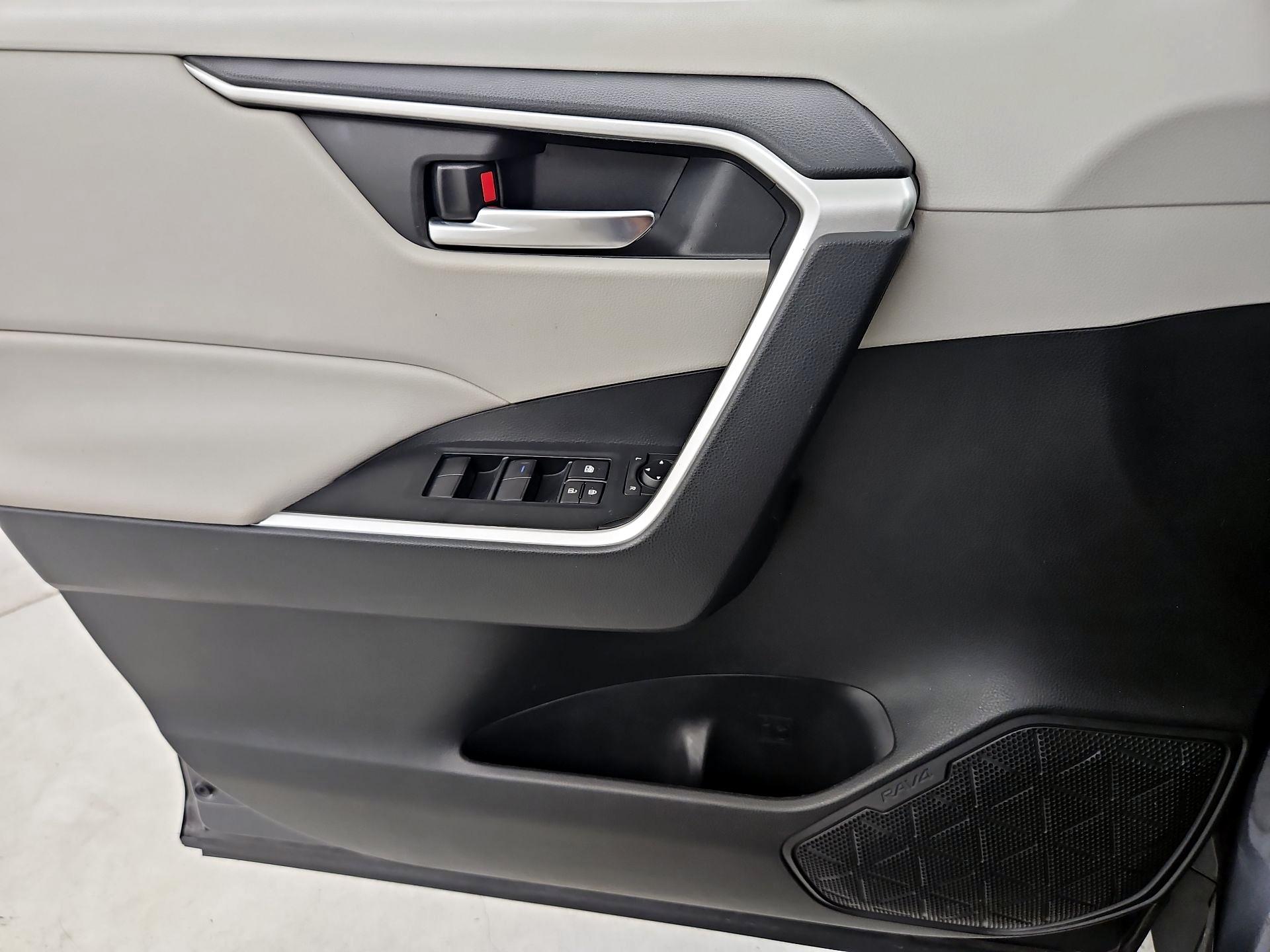 Thumbnail: 2021 Toyota RAV4 - 12