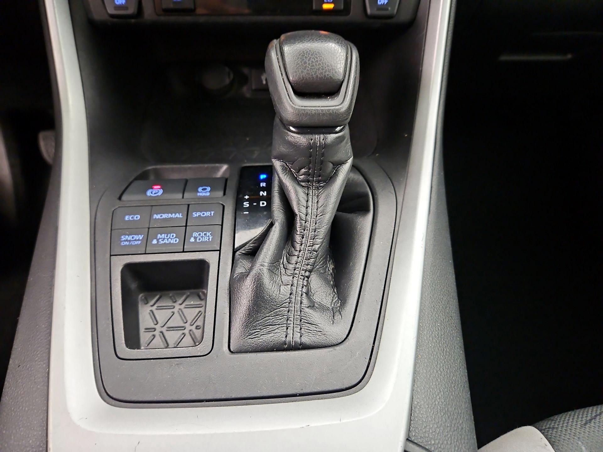 Thumbnail: 2021 Toyota RAV4 - 17