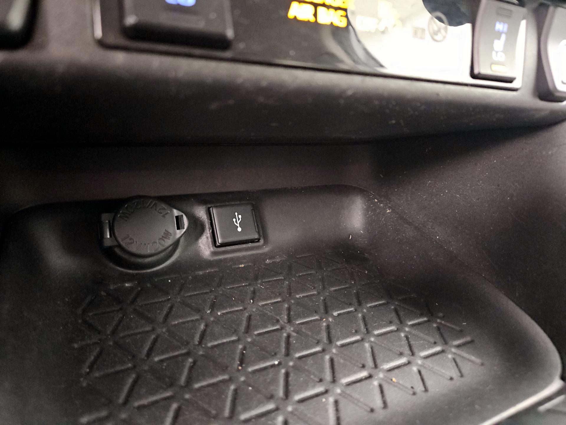Thumbnail: 2021 Toyota RAV4 - 18
