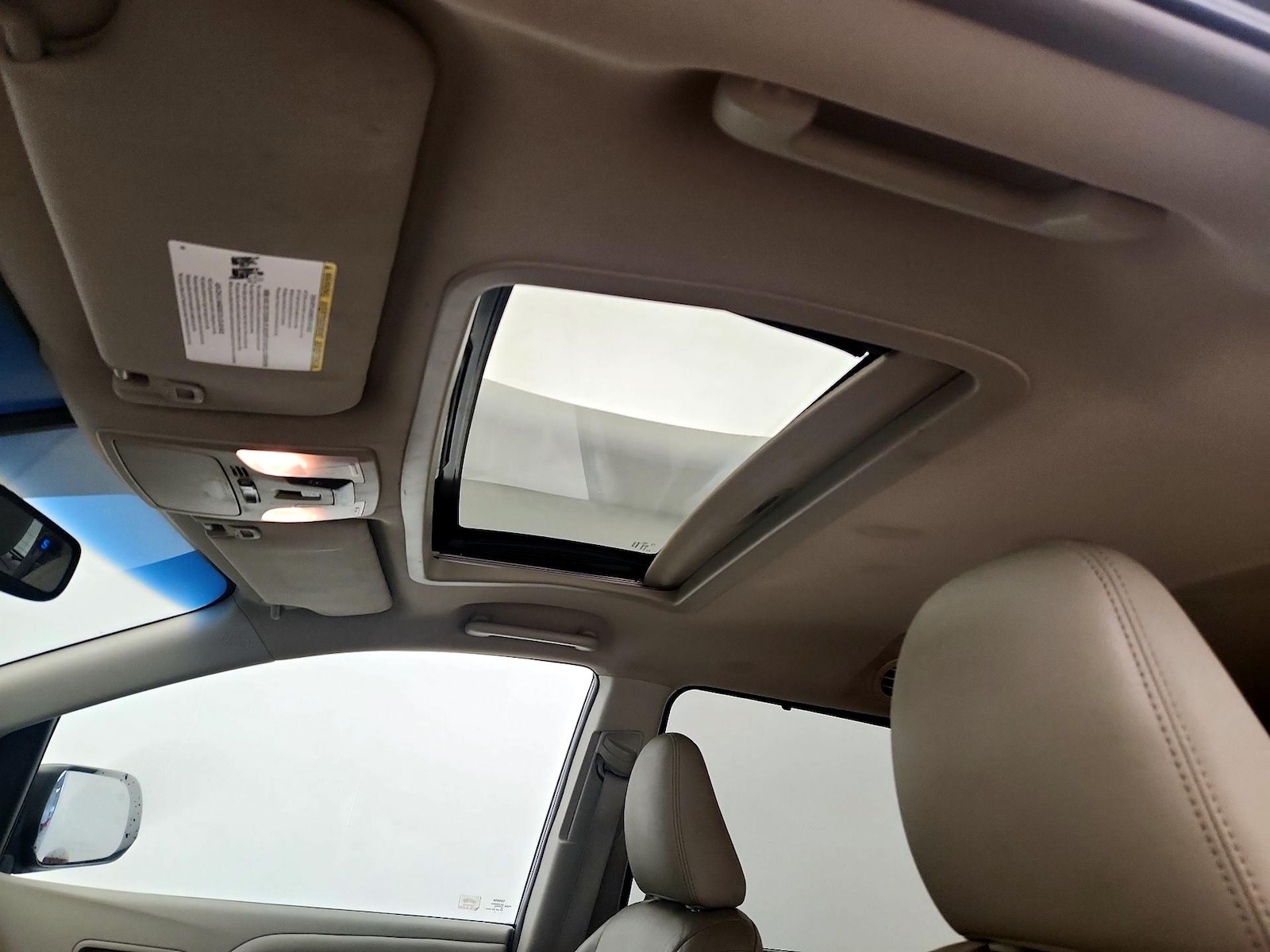 Sunroof(s) & Overhead Airbags