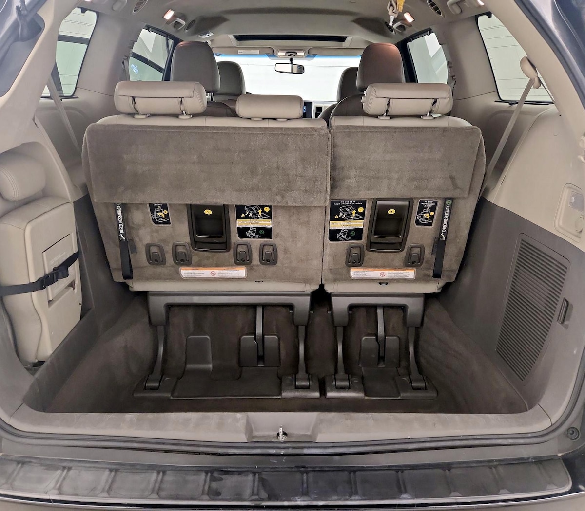 Trunk/Cargo (Seats Up)