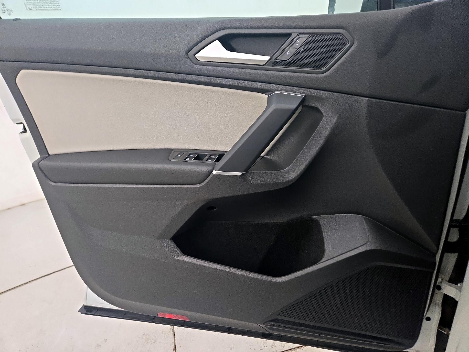Thumbnail: 2020 Volkswagen Tiguan - 12