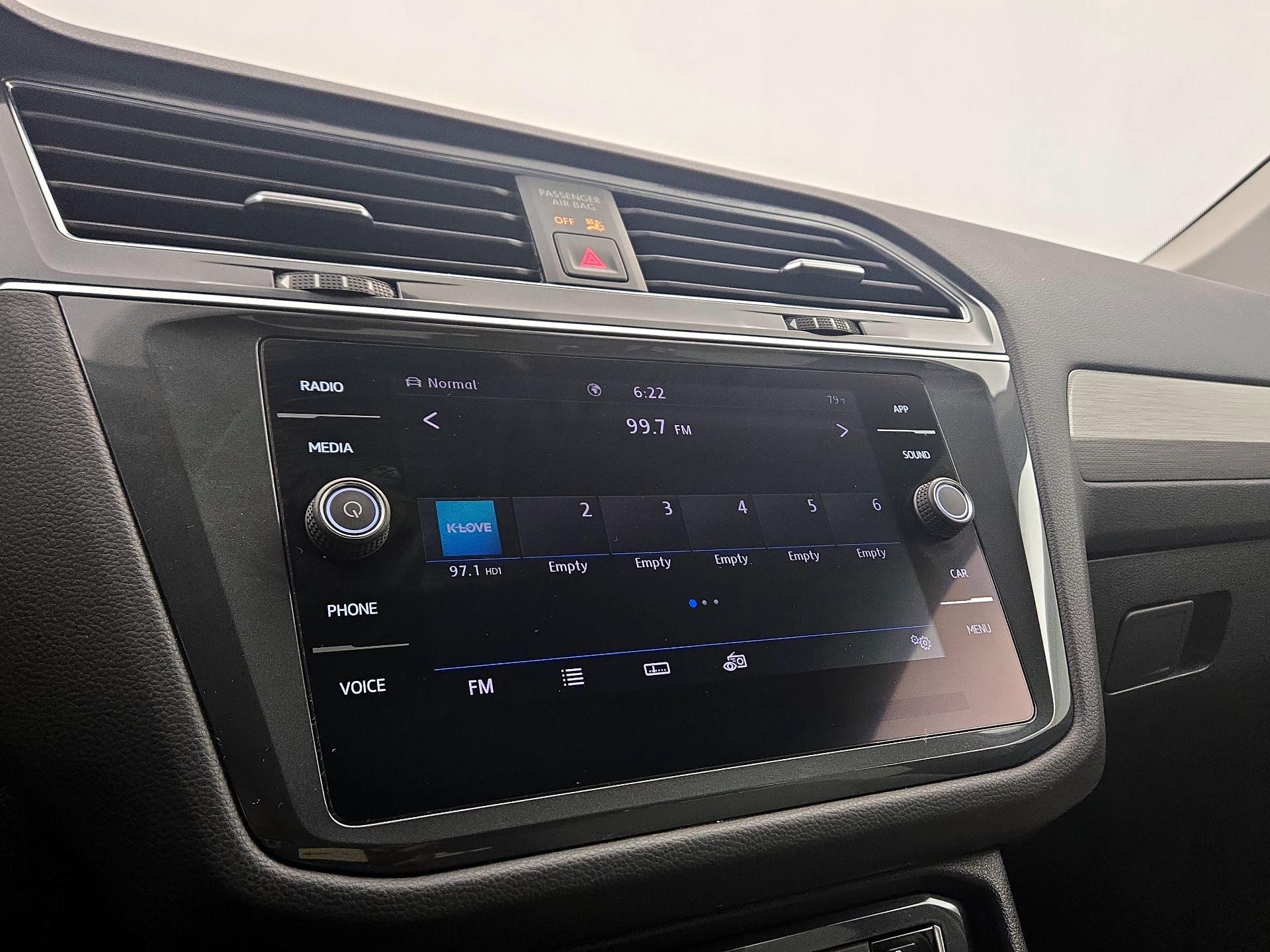 Thumbnail: 2020 Volkswagen Tiguan - 15