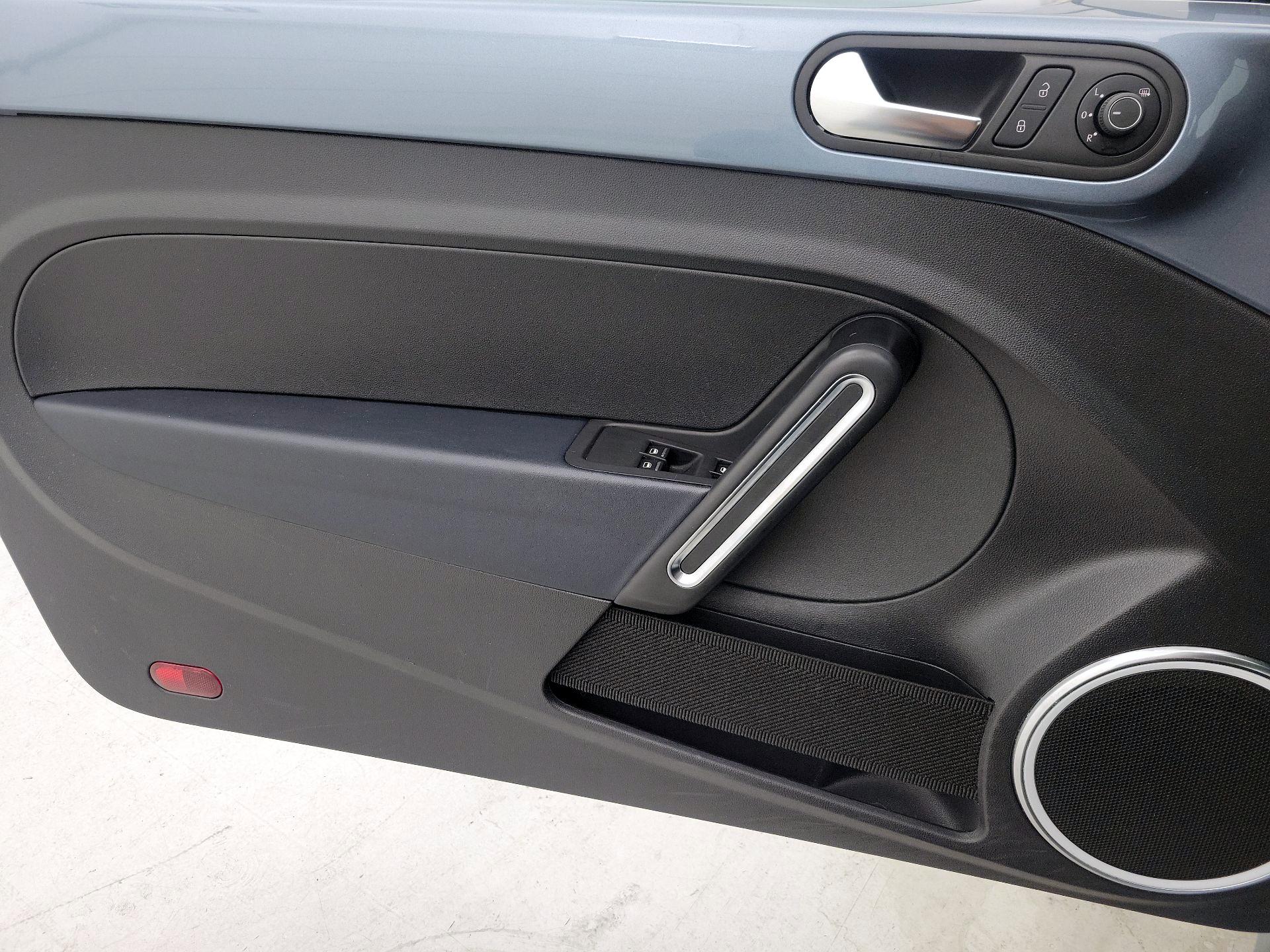 Thumbnail: 2016 Volkswagen Beetle - 12