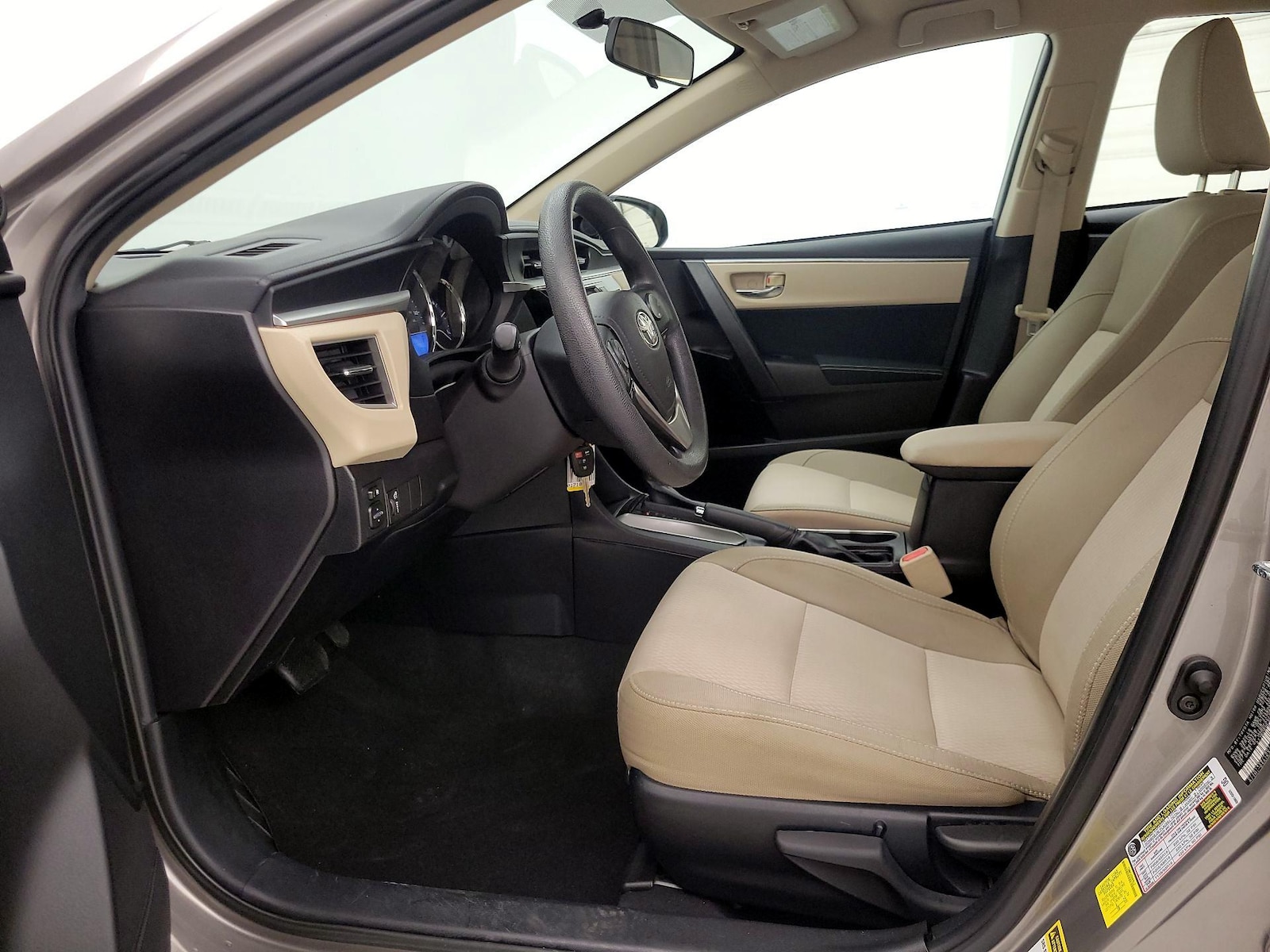 2015 Toyota Corolla LE - Photo 12