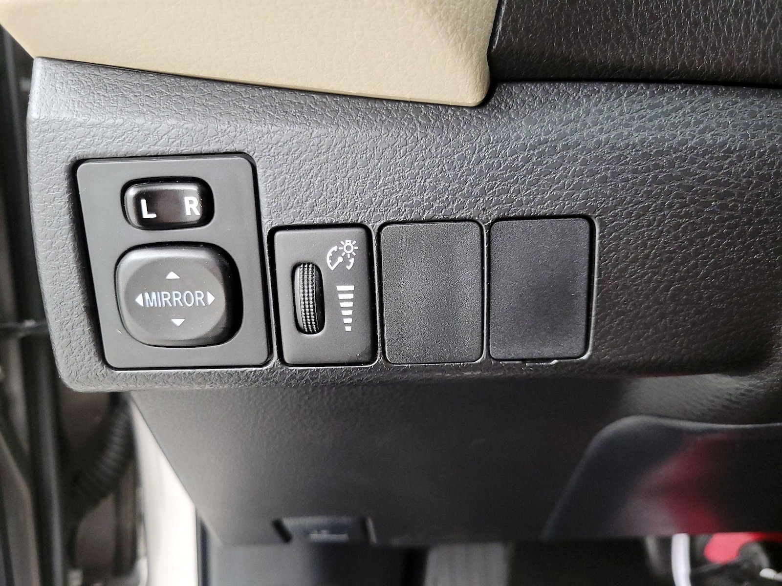 2015 Toyota Corolla LE - Photo 14