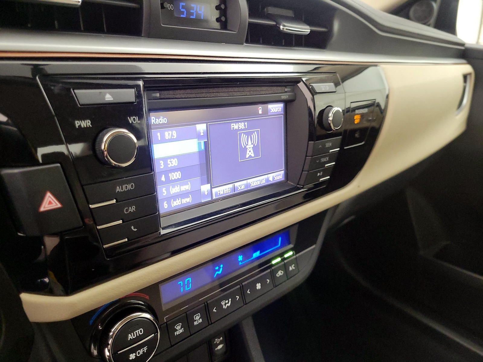 2015 Toyota Corolla LE - Photo 16