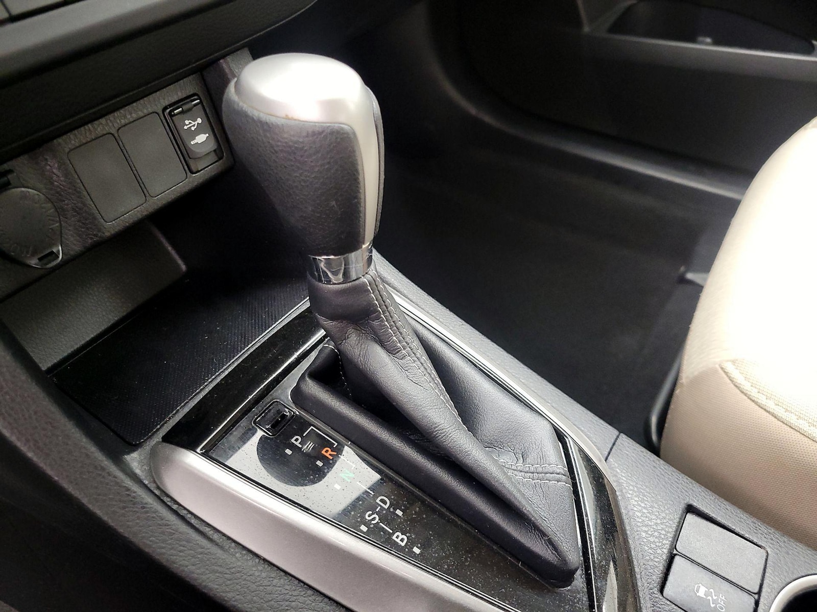 2015 Toyota Corolla LE - Photo 18