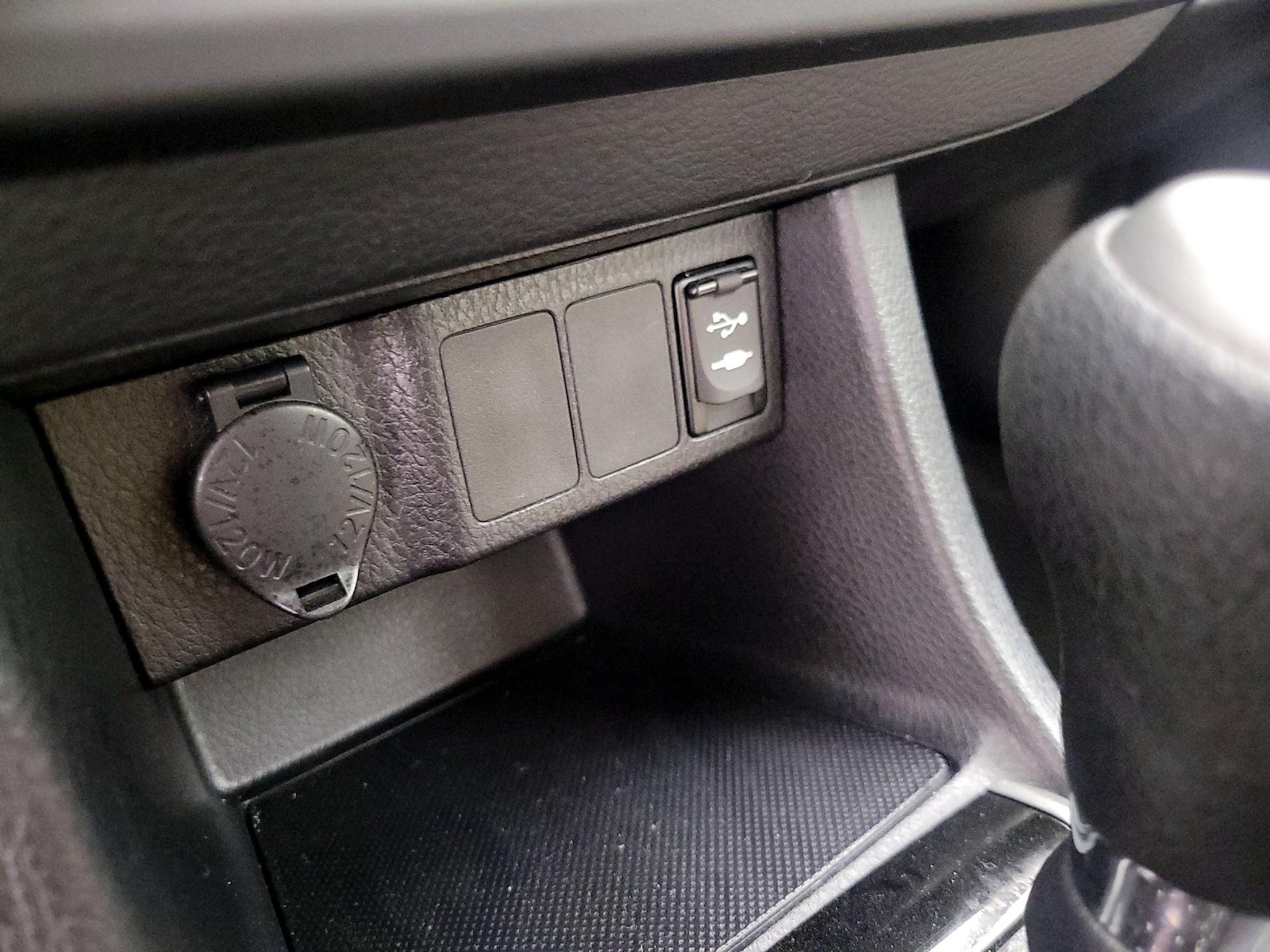 2015 Toyota Corolla LE - Photo 19