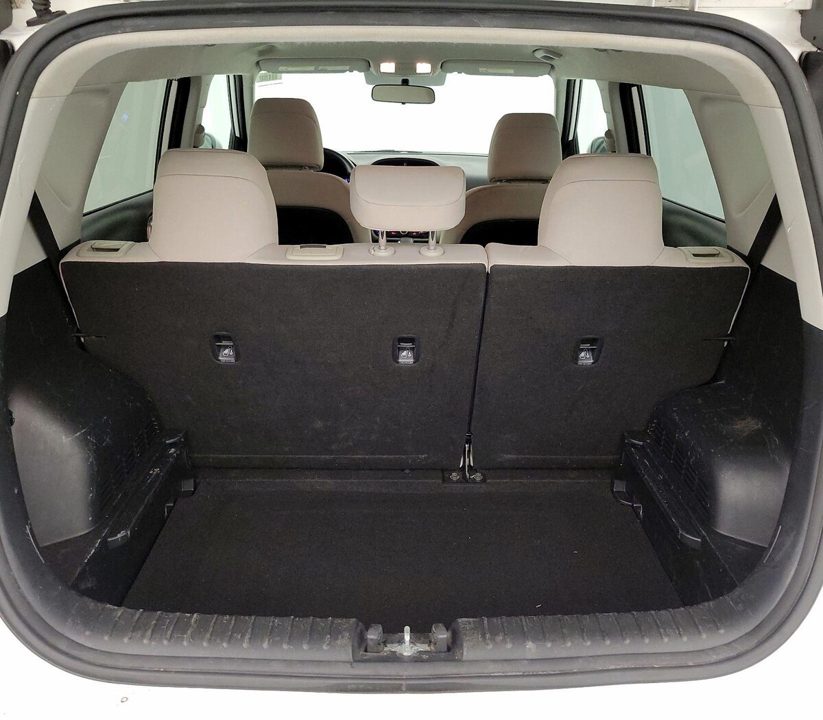 Trunk/Cargo (Seats Up)