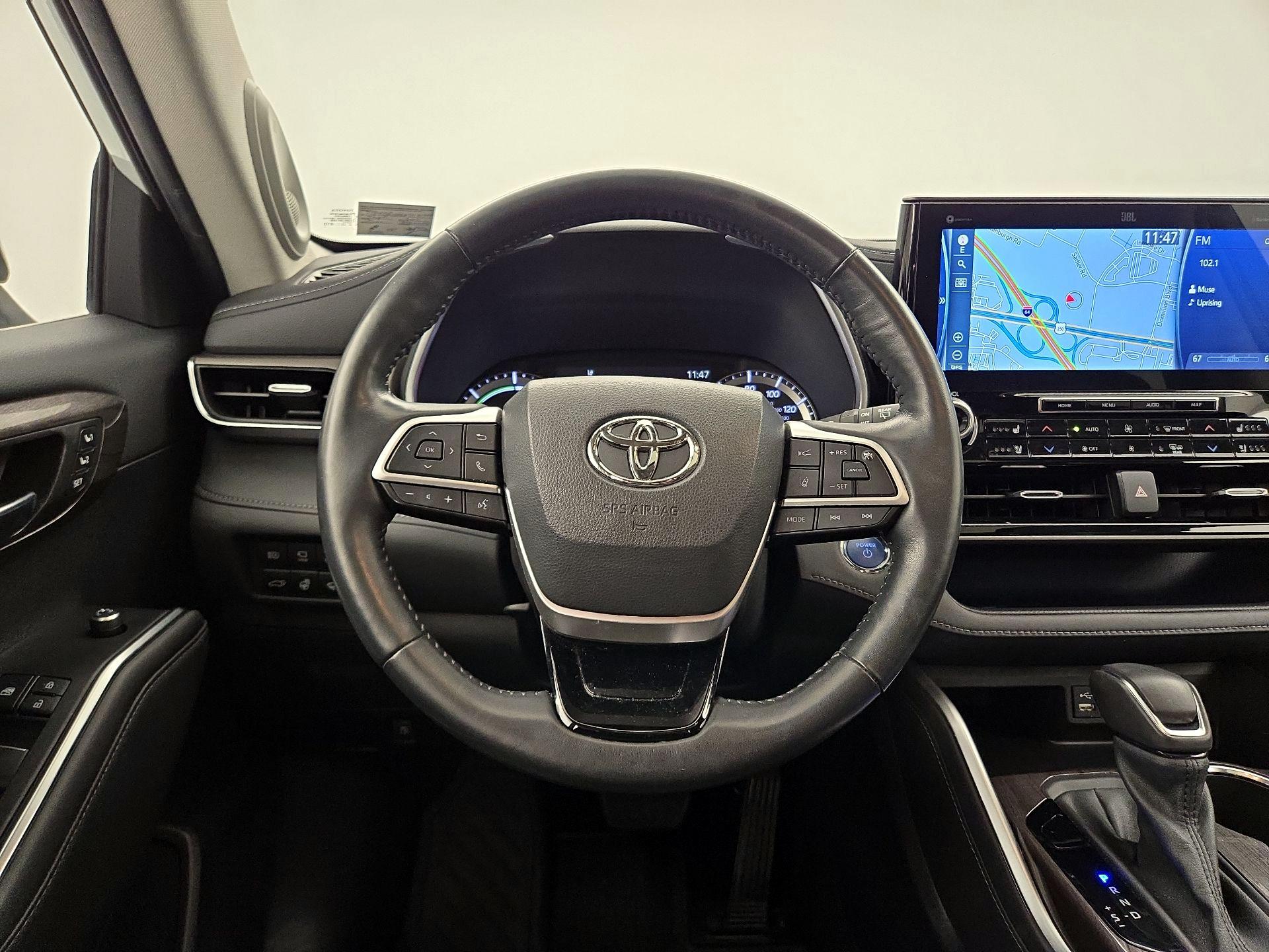 Thumbnail: 2022 Toyota Highlander - 10