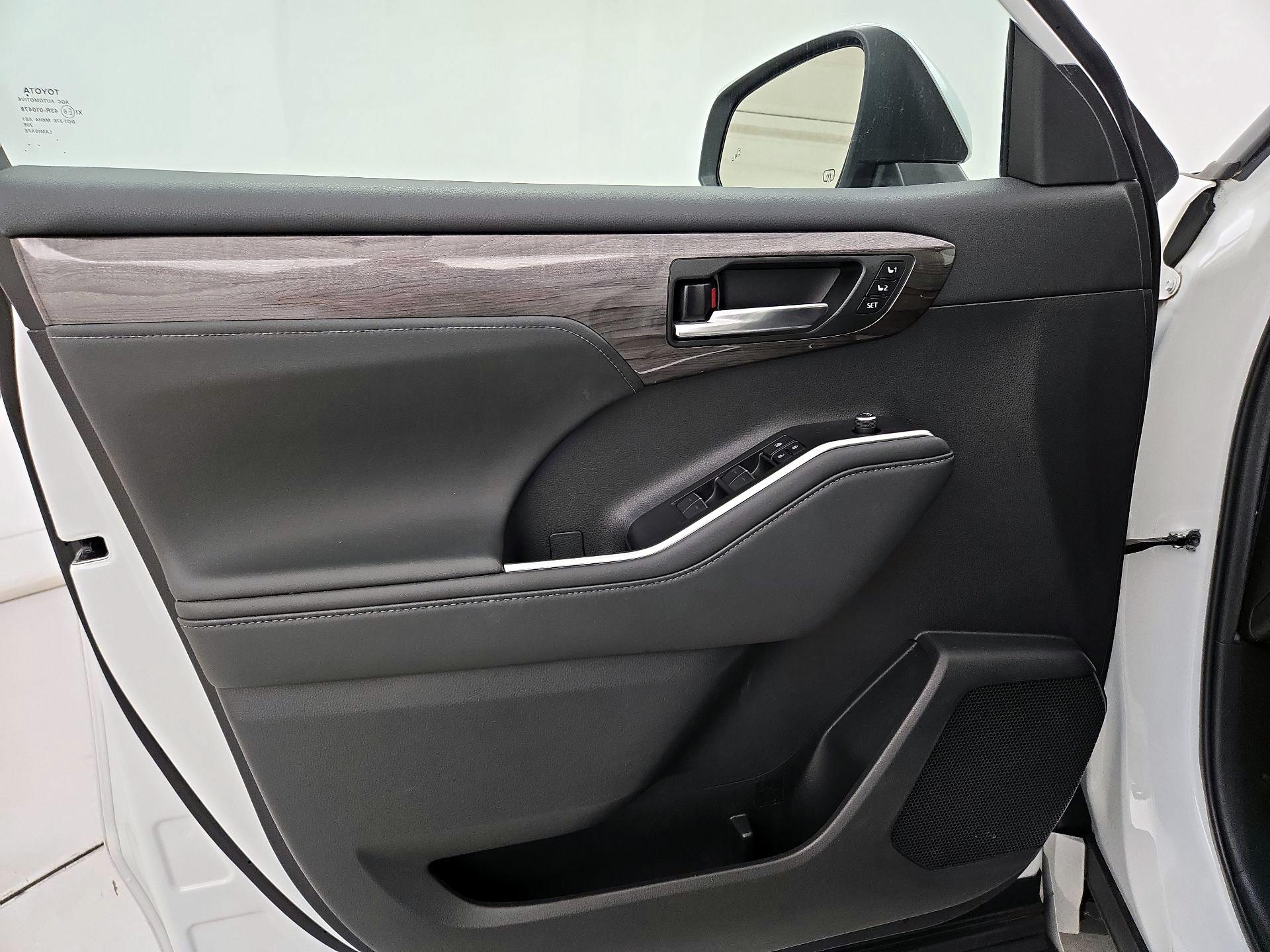 Thumbnail: 2022 Toyota Highlander - 12