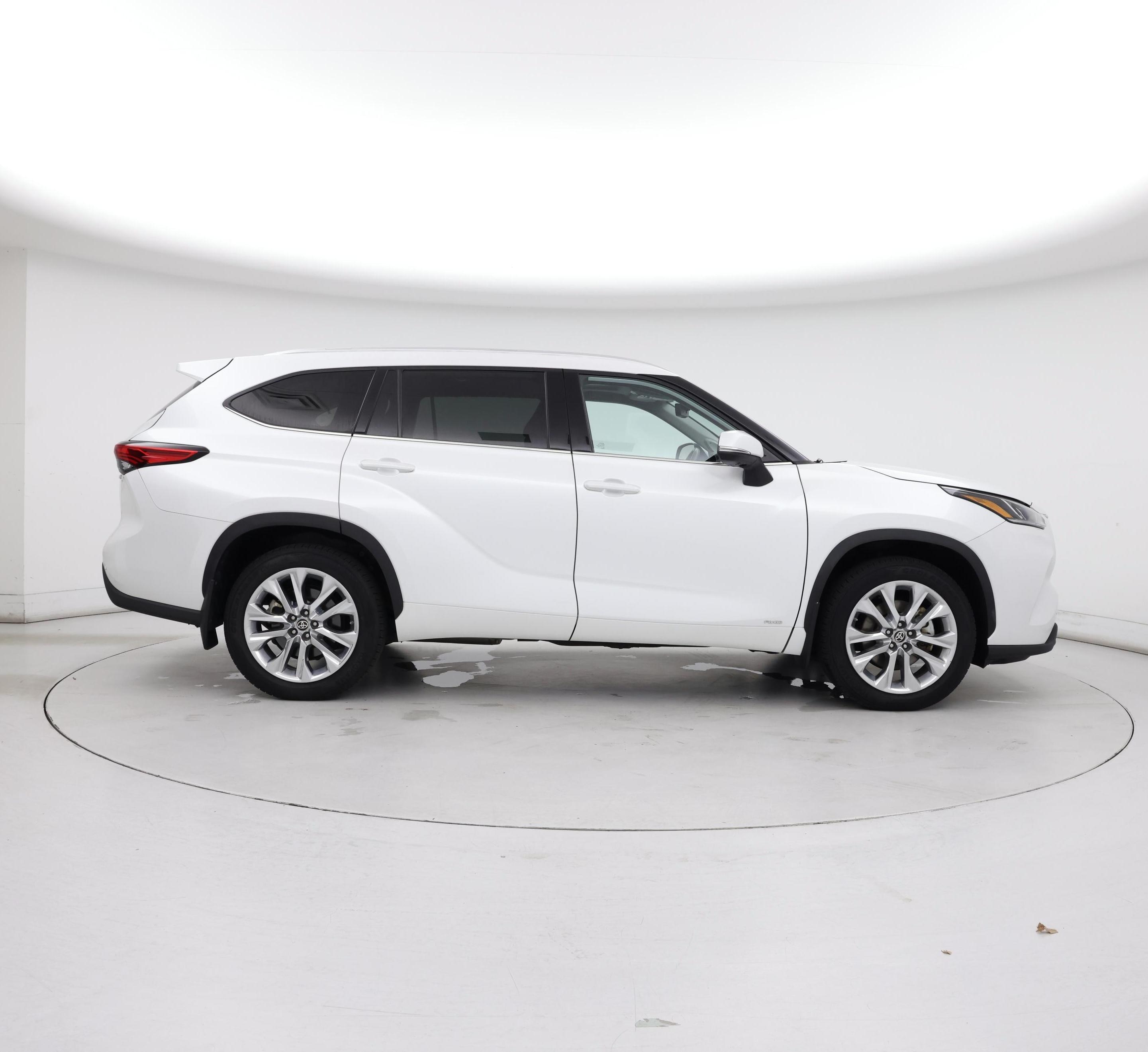 Thumbnail: 2022 Toyota Highlander - 7