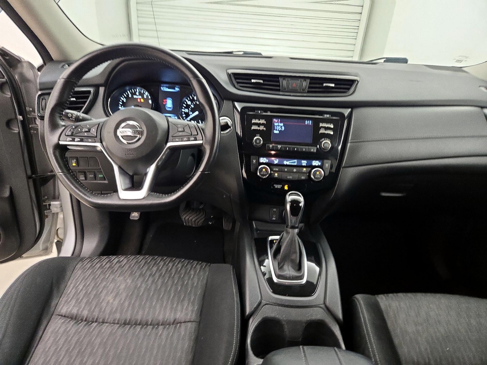 2017 Nissan Rogue SV - Photo 10