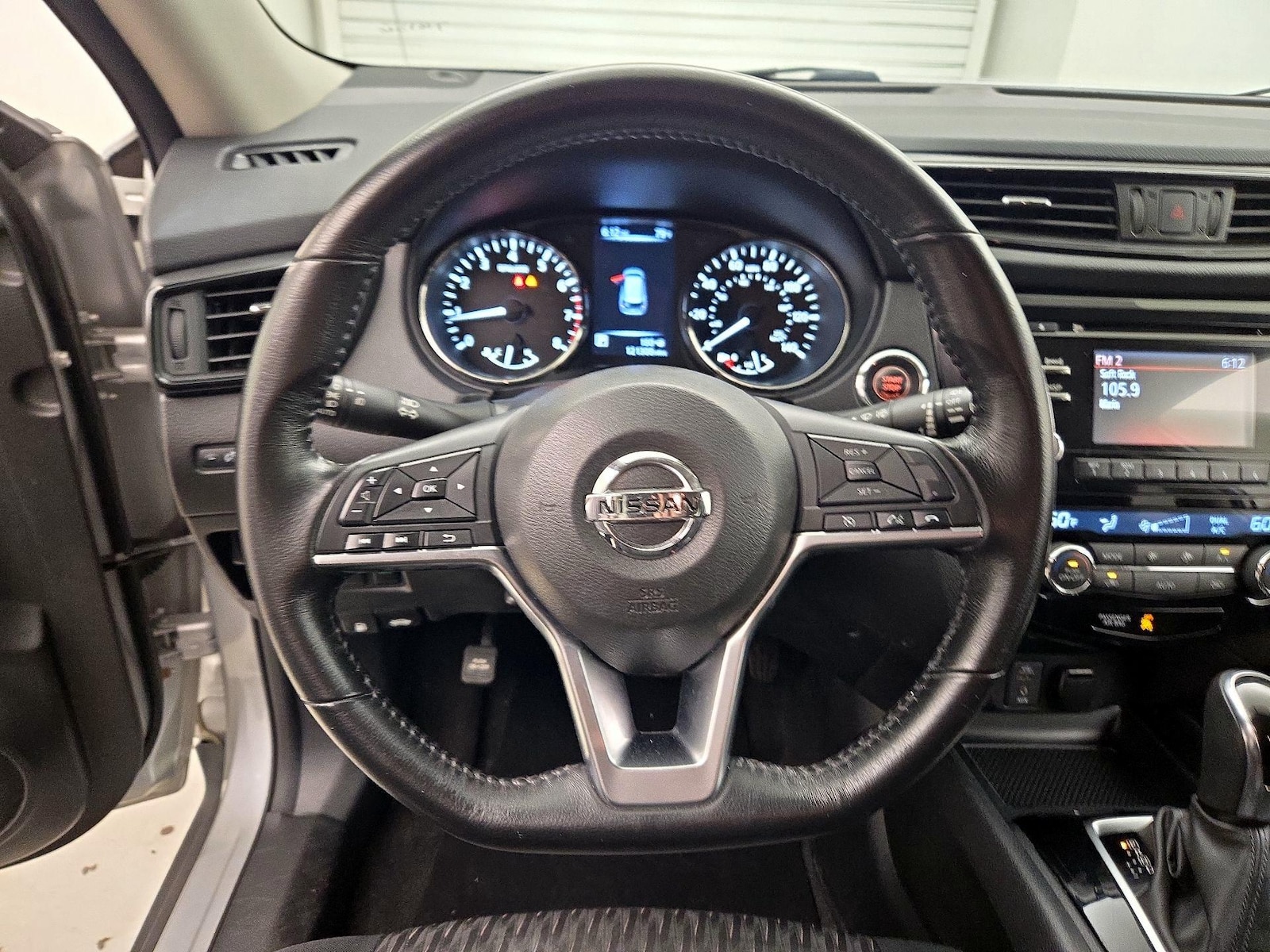 2017 Nissan Rogue SV - Photo 11