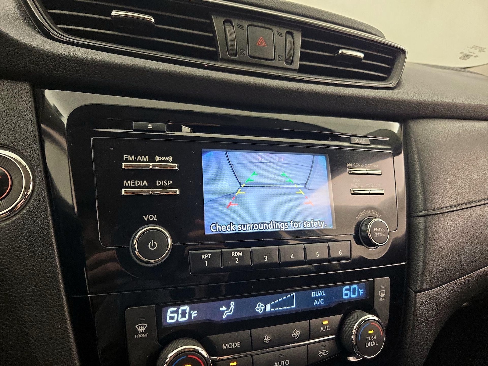 2017 Nissan Rogue SV - Photo 15
