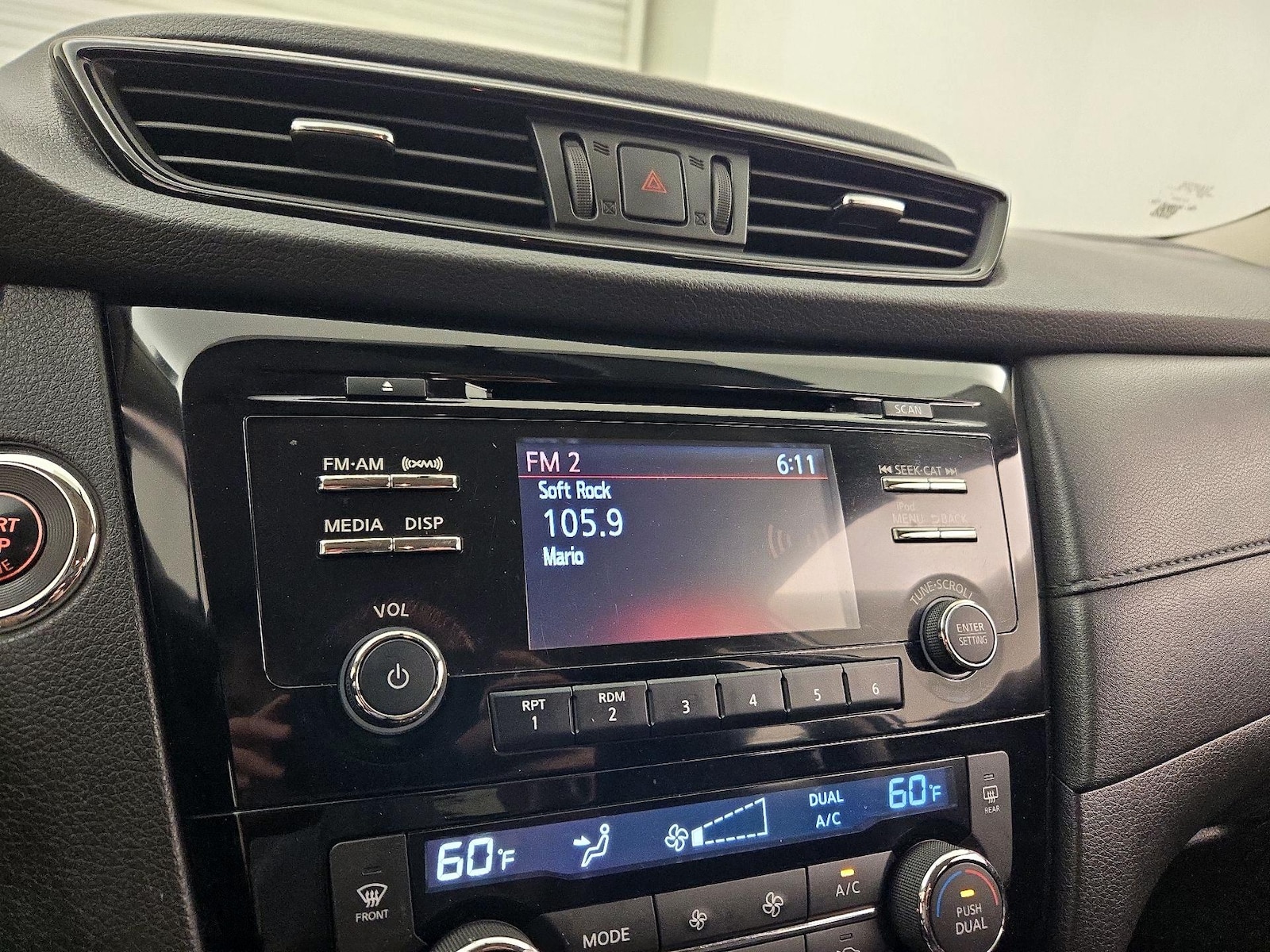 2017 Nissan Rogue SV - Photo 16
