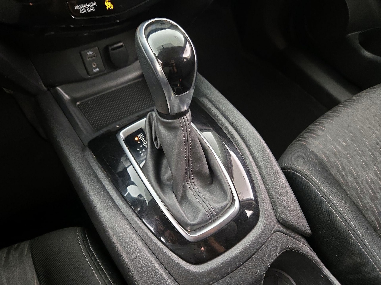 2017 Nissan Rogue SV - Photo 18
