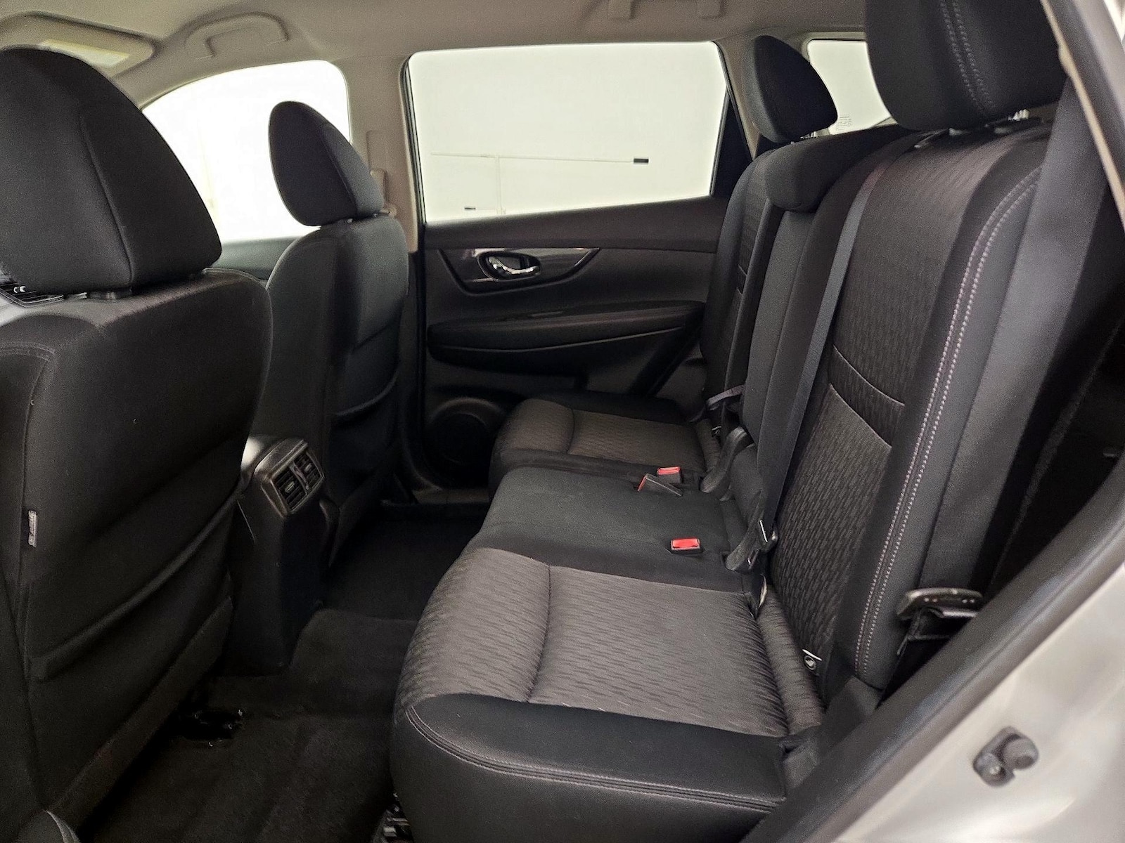 2017 Nissan Rogue SV - Photo 20