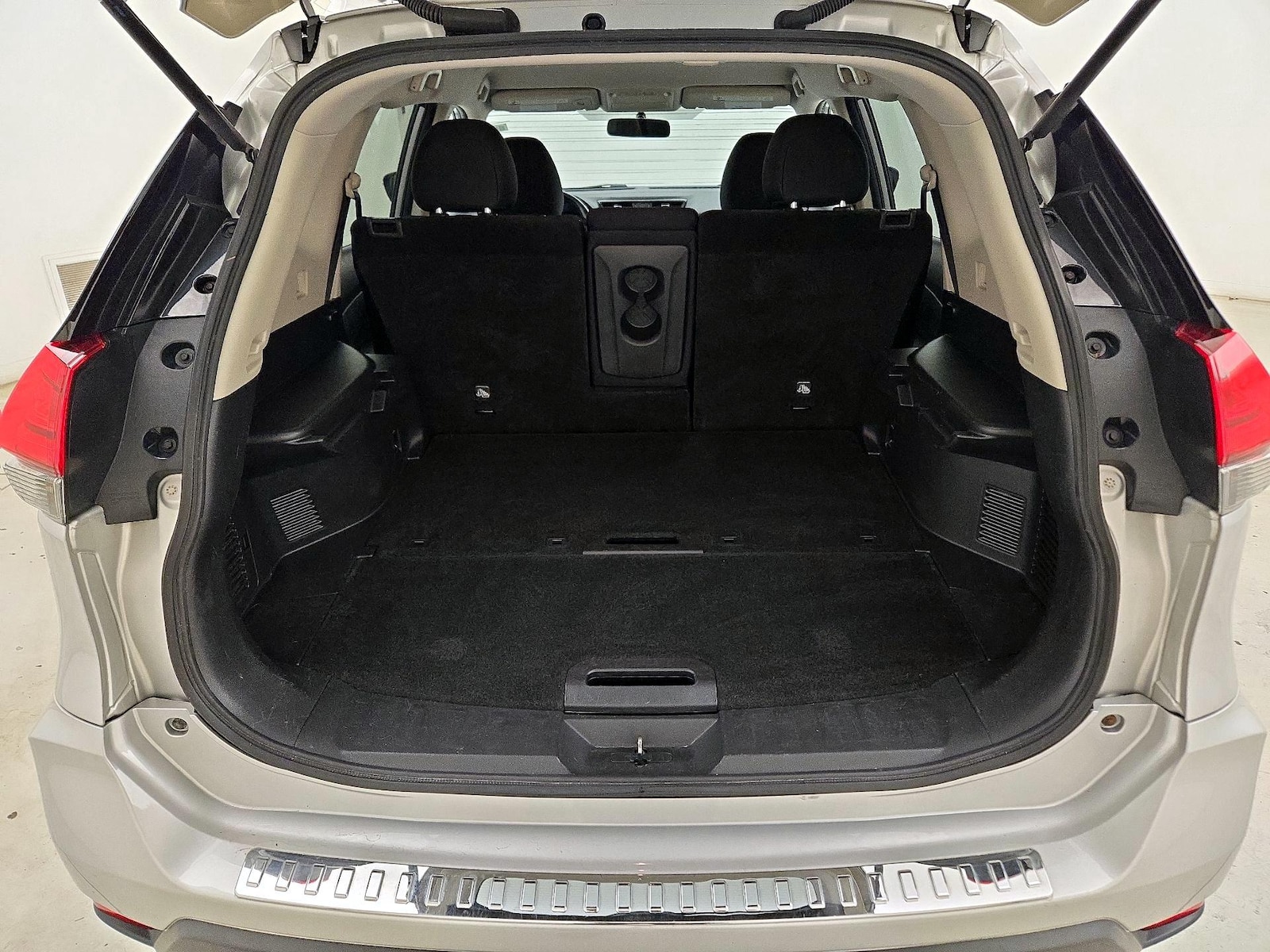 2017 Nissan Rogue SV - Photo 21