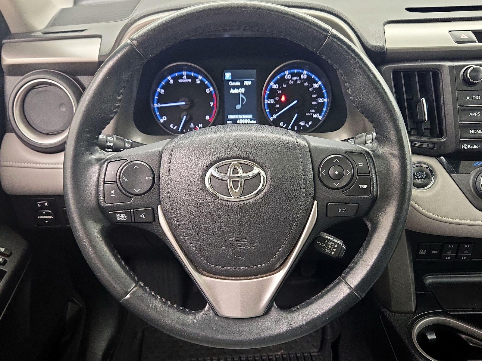 2018 Toyota RAV4 XLE - Photo 11