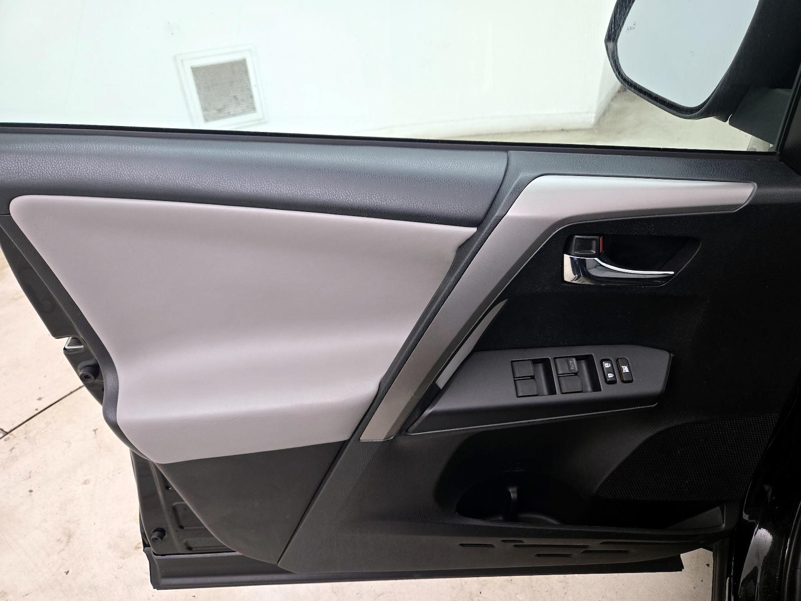 2018 Toyota RAV4 XLE - Photo 13