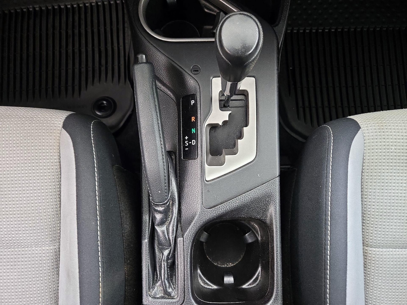 2018 Toyota RAV4 XLE - Photo 18